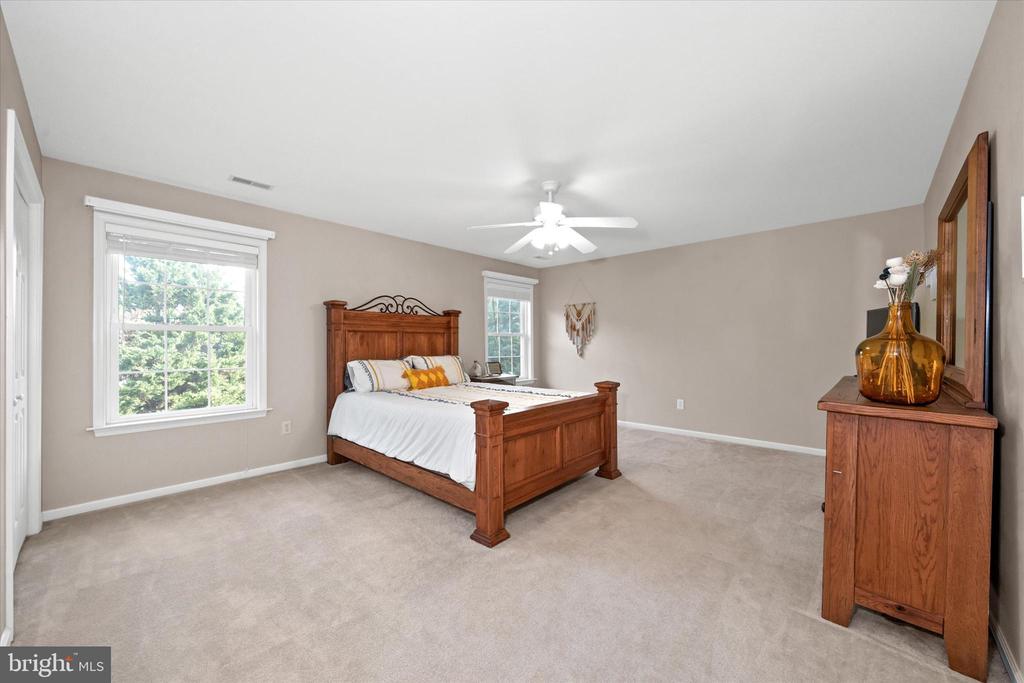 7 LANDVIEW COURT