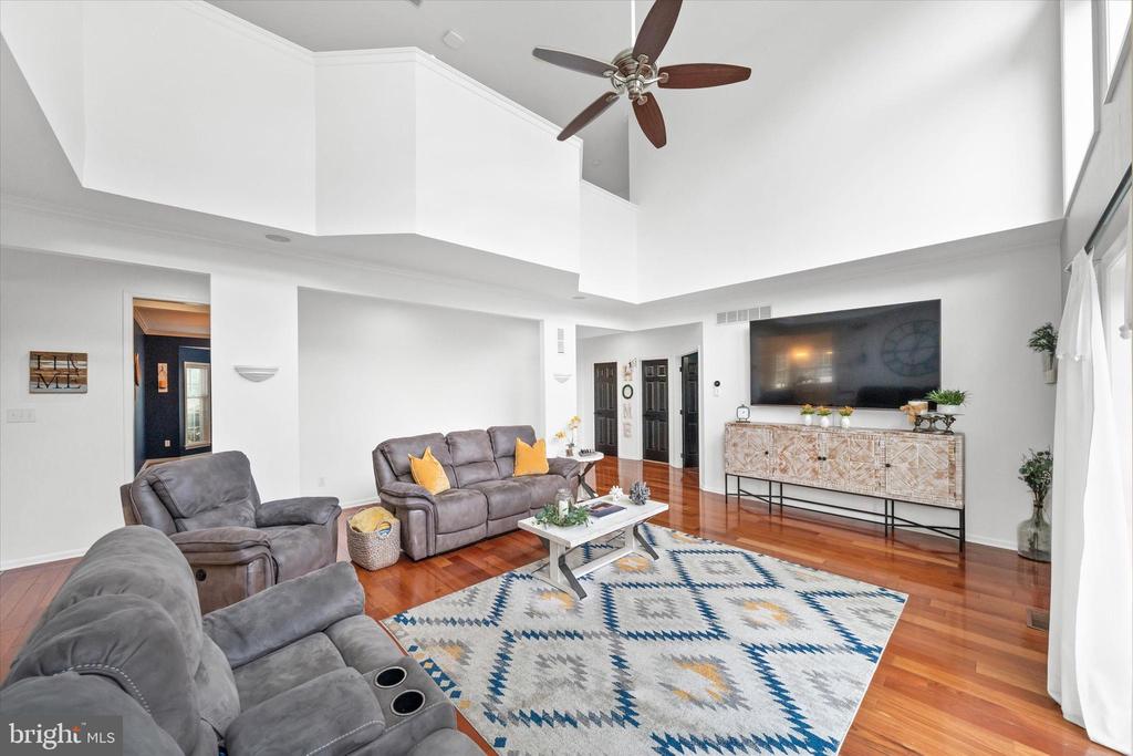 7 LANDVIEW COURT