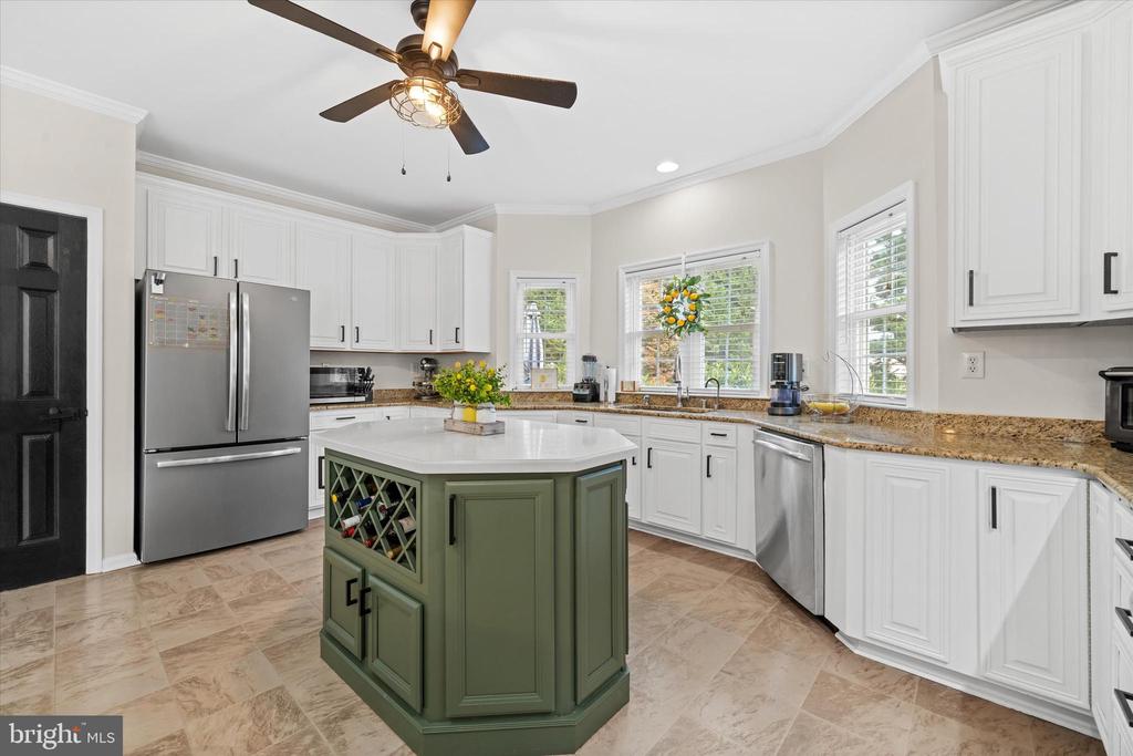 7 LANDVIEW COURT