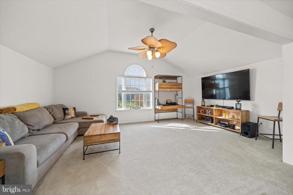 7 LANDVIEW COURT