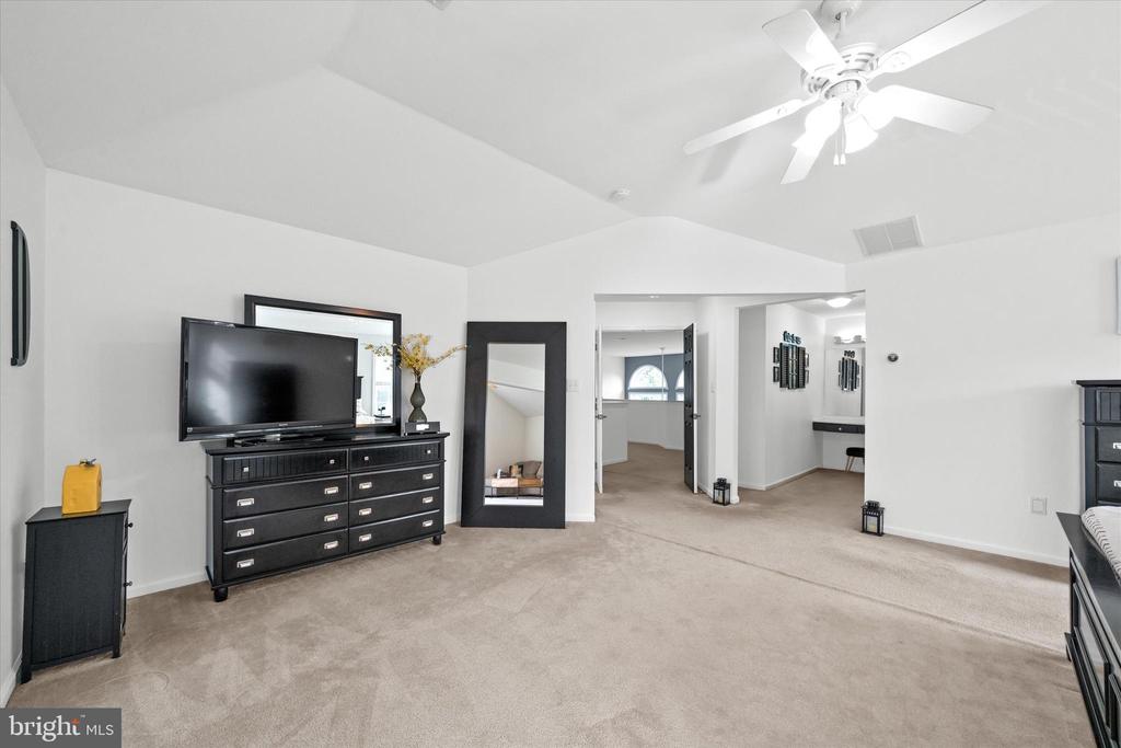 7 LANDVIEW COURT