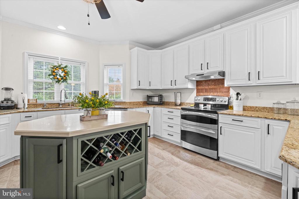 7 LANDVIEW COURT