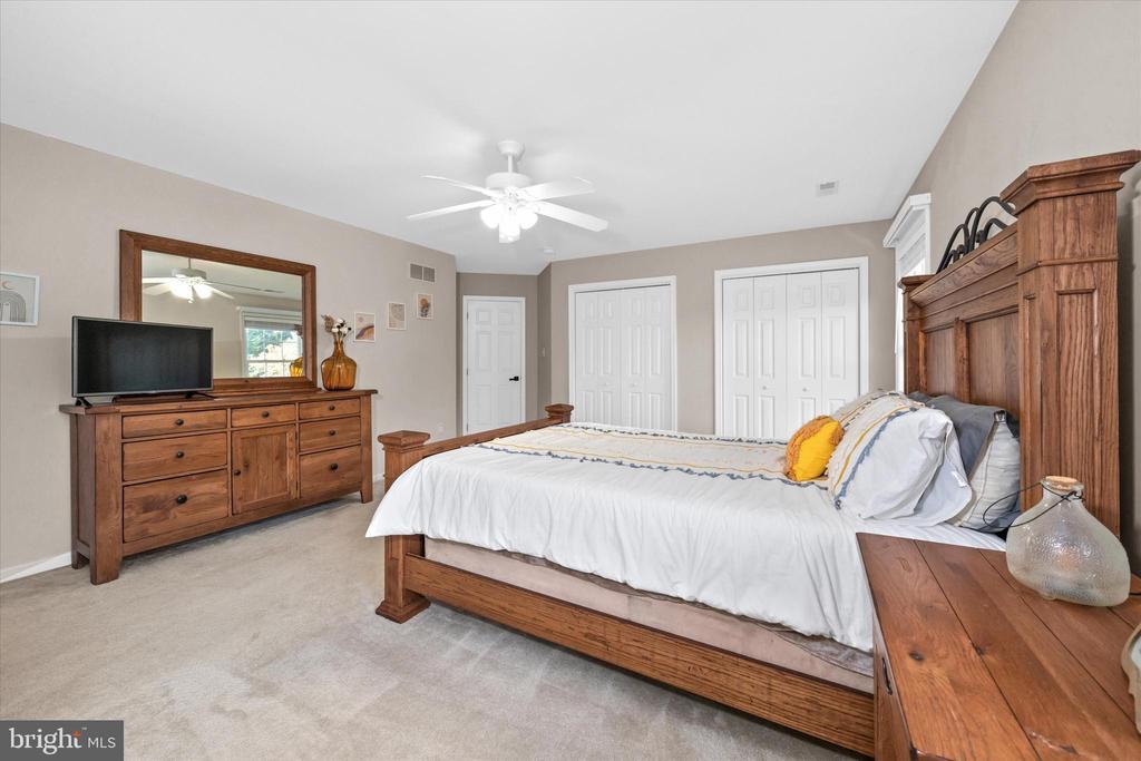 7 LANDVIEW COURT