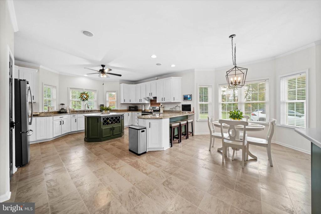 7 LANDVIEW COURT