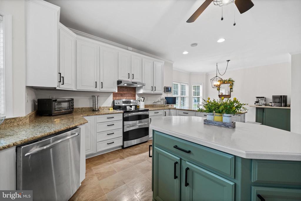 7 LANDVIEW COURT