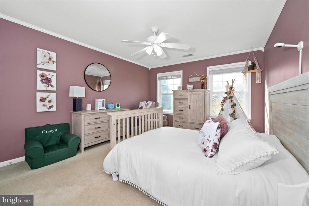 7 LANDVIEW COURT