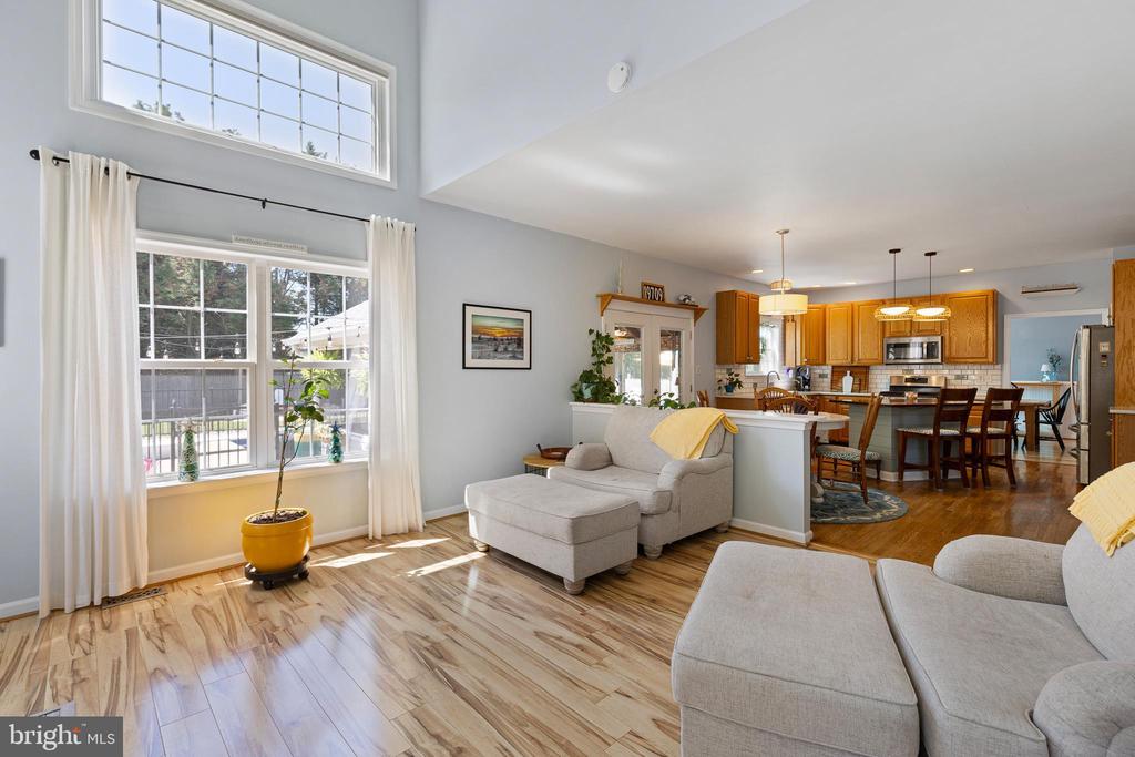 310 E THOMAS COURT