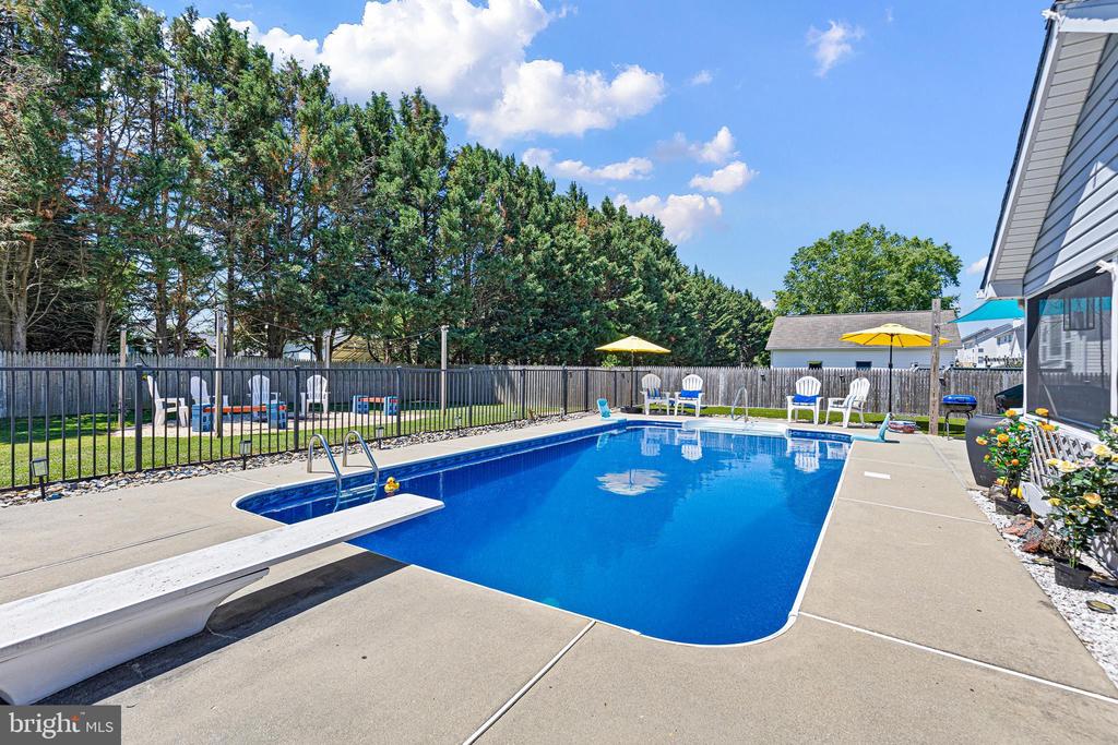310 E THOMAS COURT