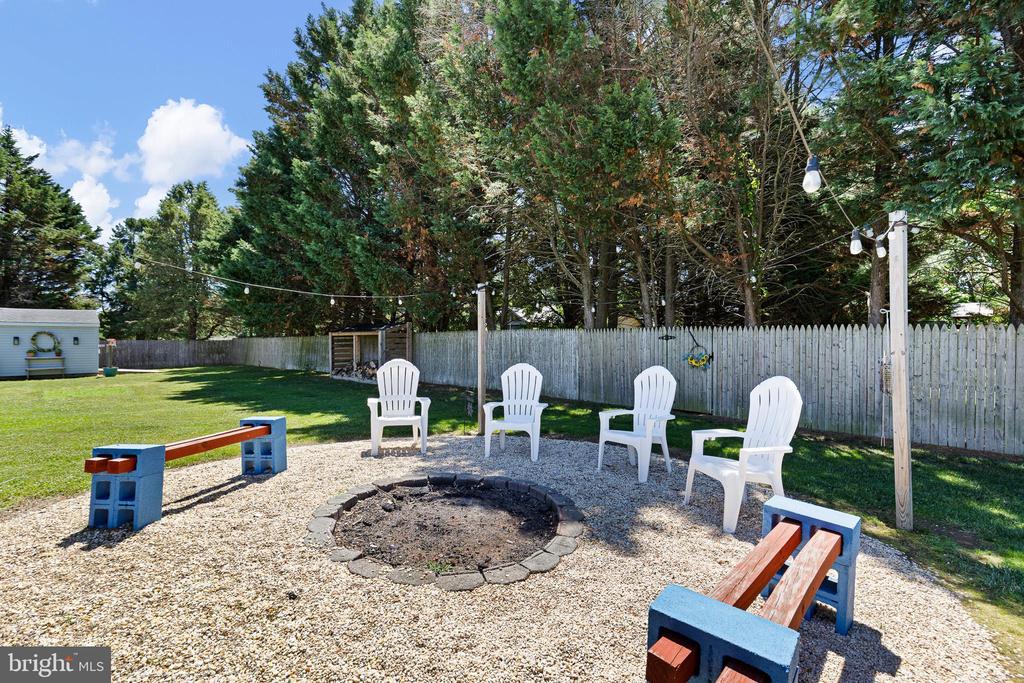 310 E THOMAS COURT