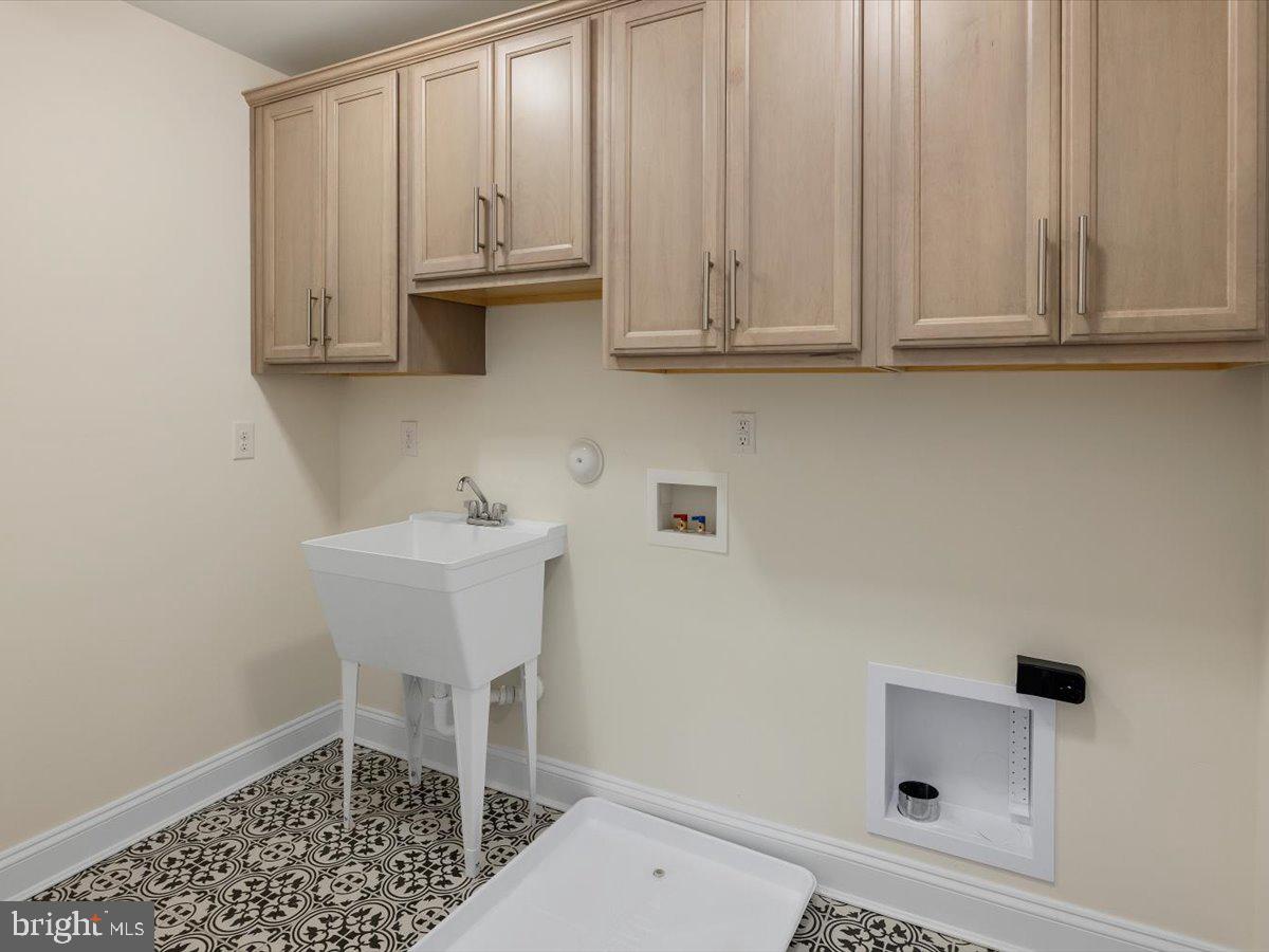 20368 HONEYSUCKLE DRIVE