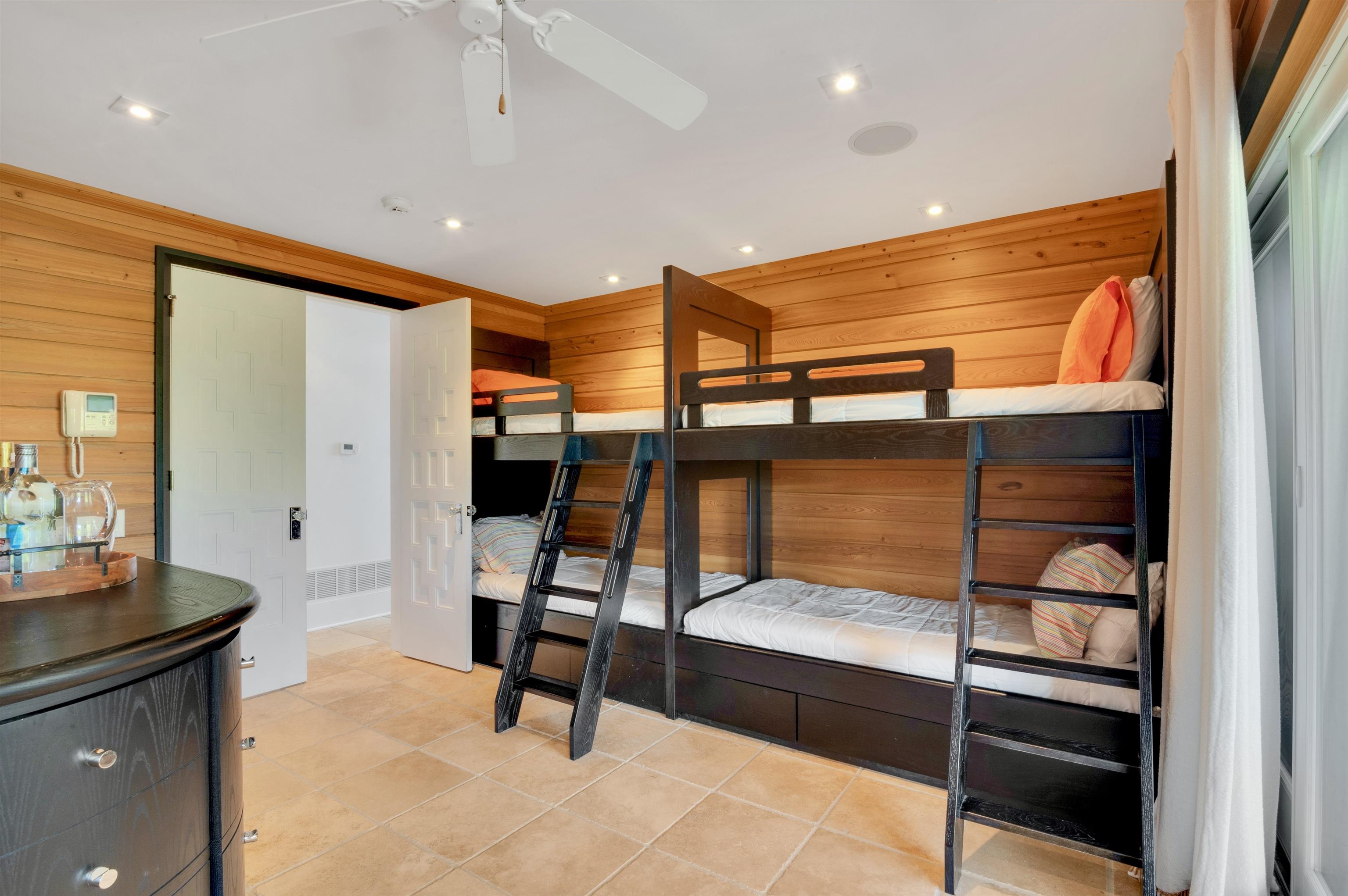 10 E Prescott Avenue