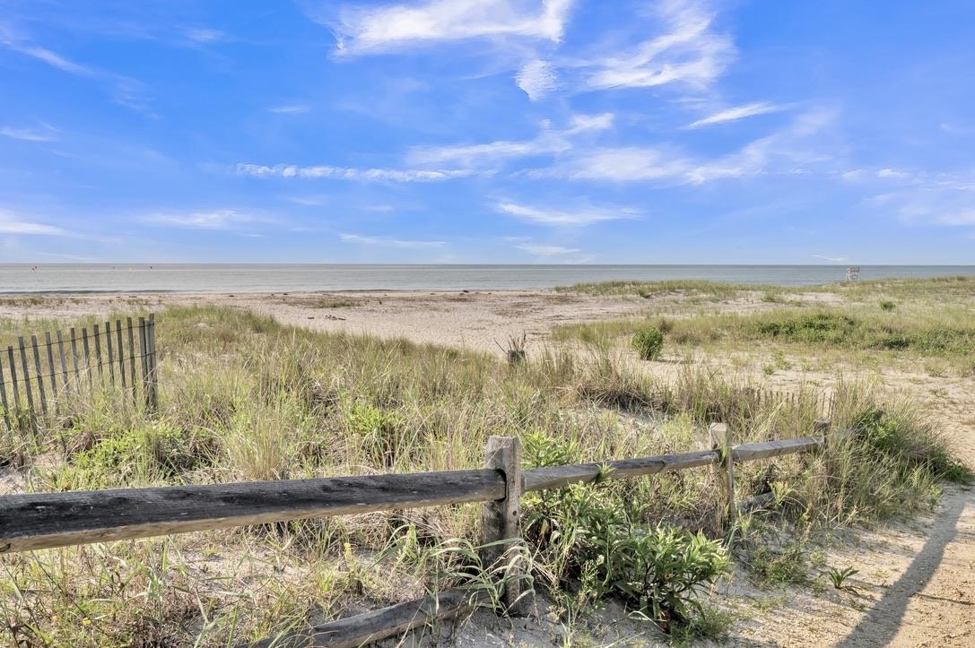 10 E Prescott Avenue