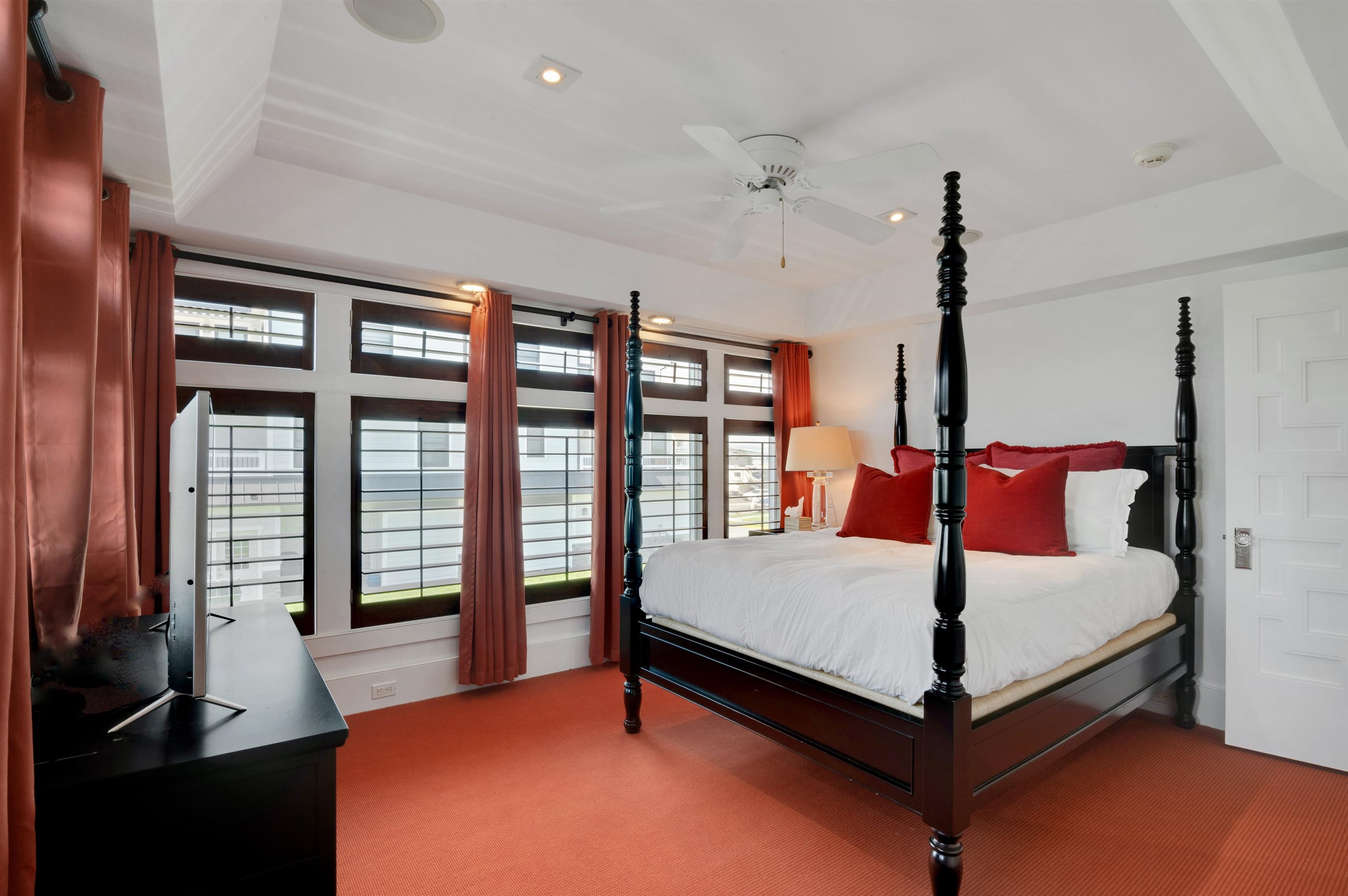 10 E Prescott Avenue