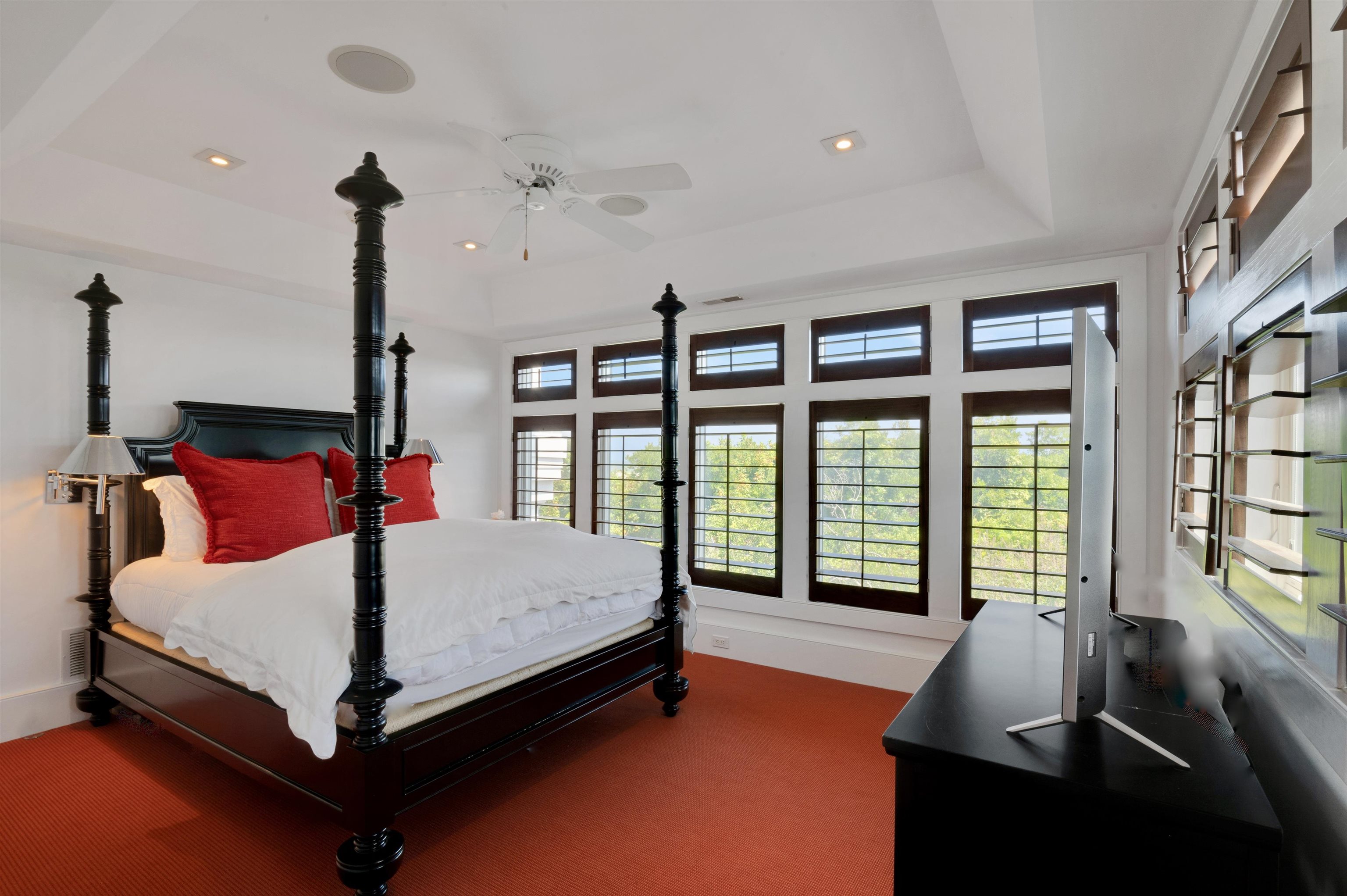 10 E Prescott Avenue