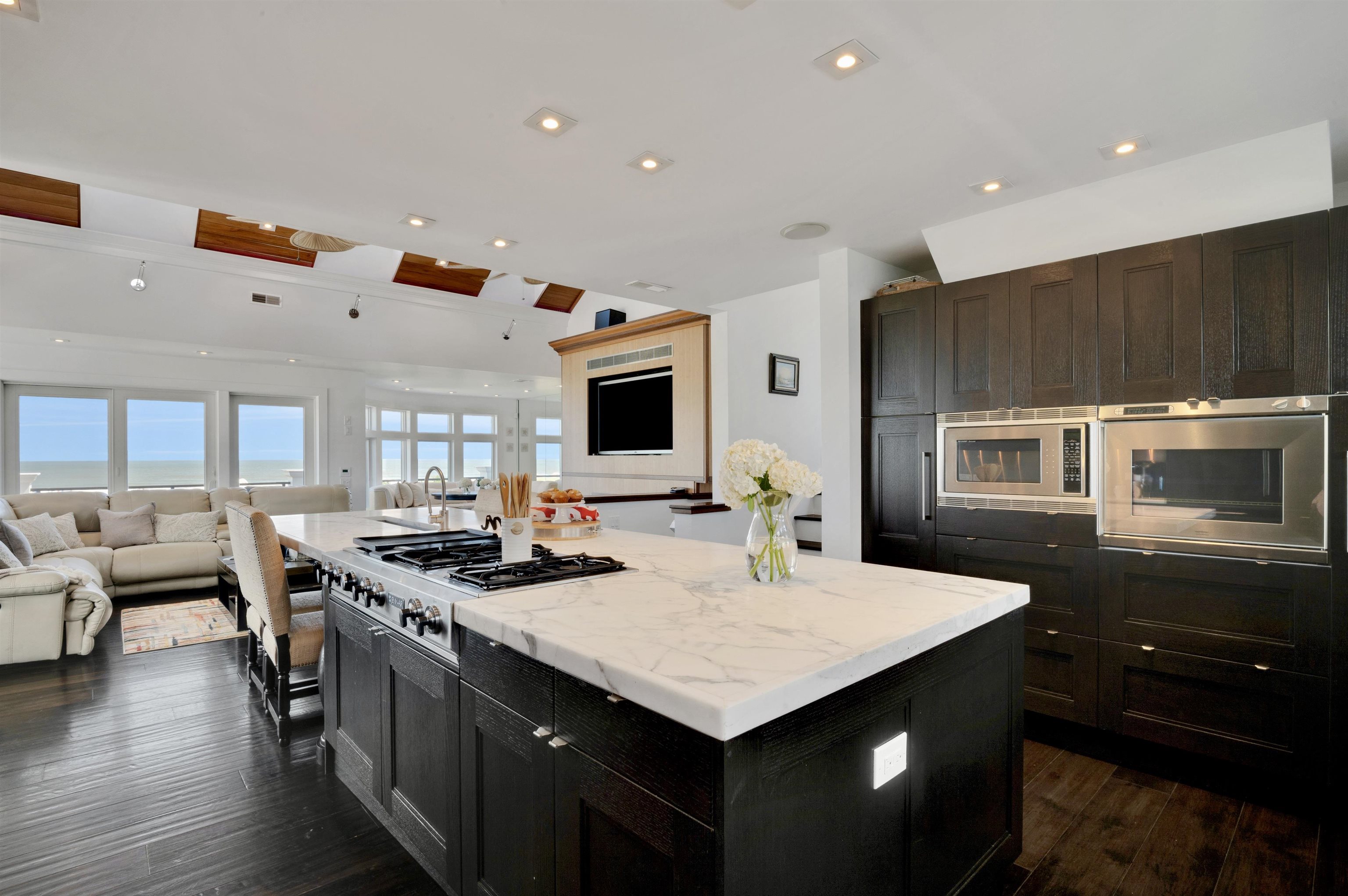 10 E Prescott Avenue