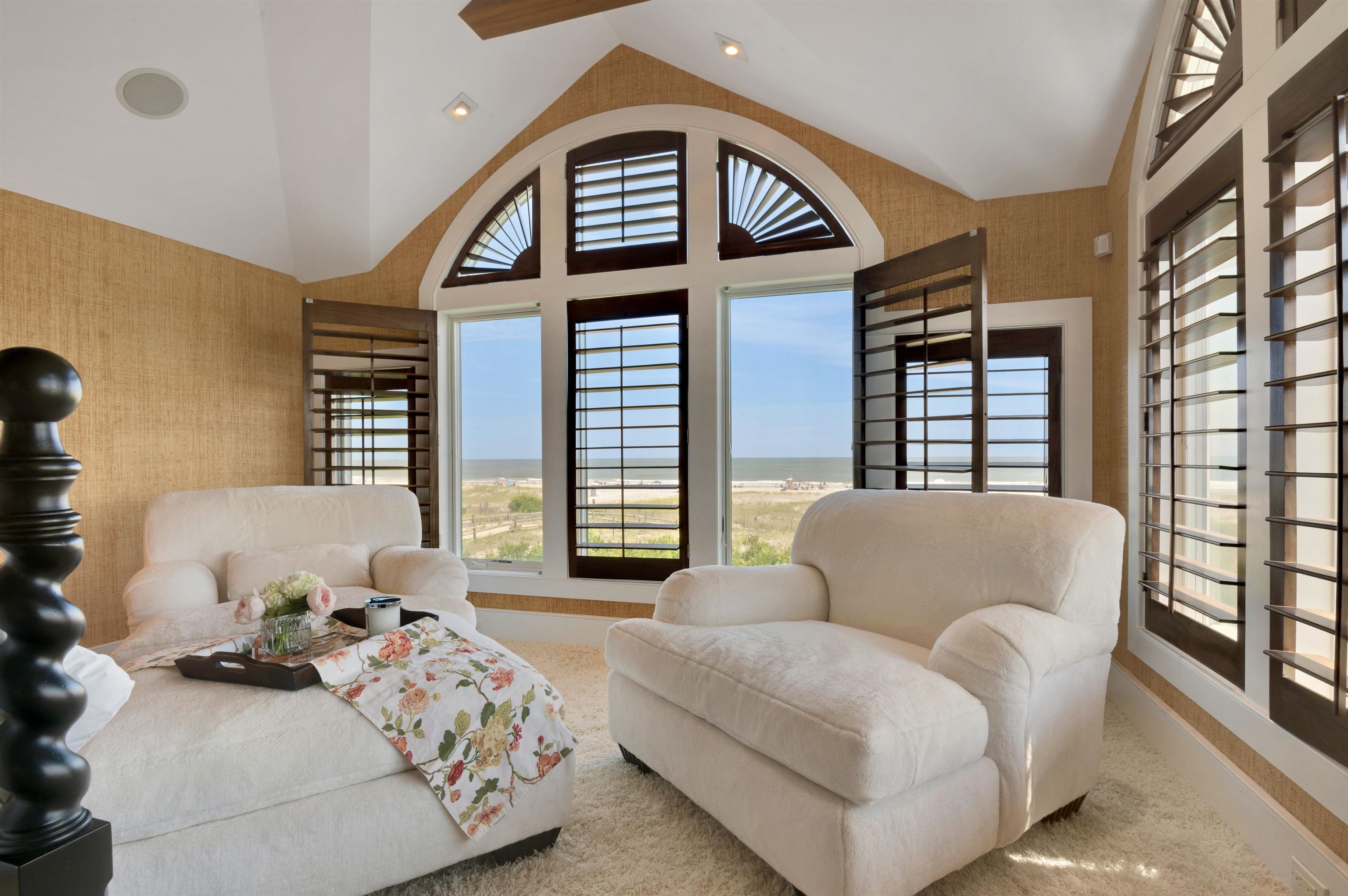 10 E Prescott Avenue