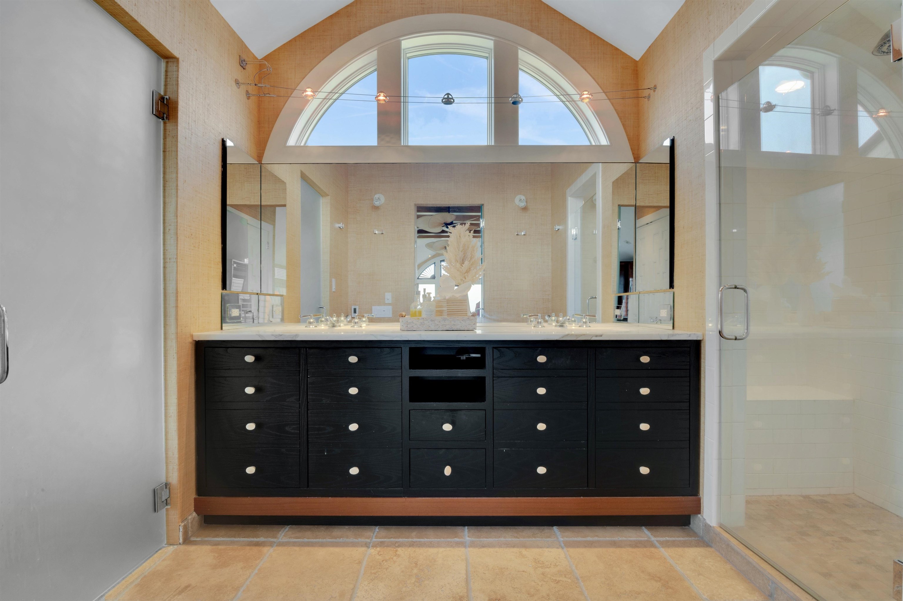 10 E Prescott Avenue