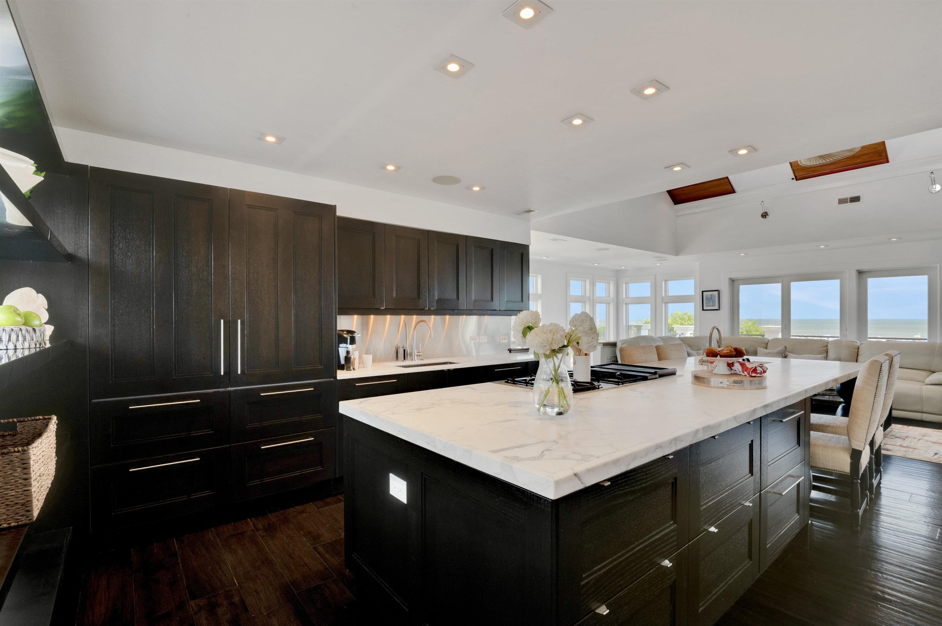 10 E Prescott Avenue