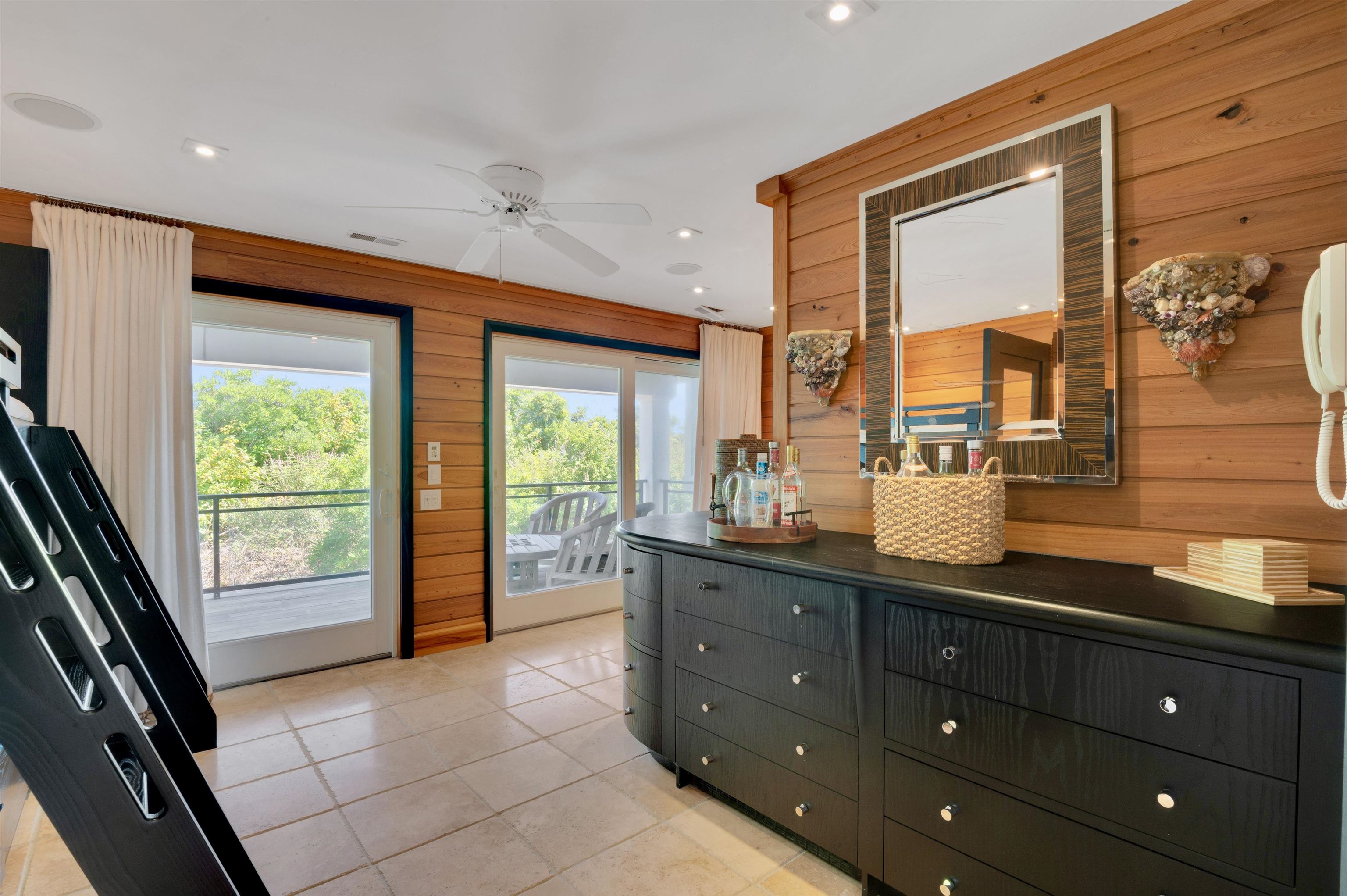 10 E Prescott Avenue