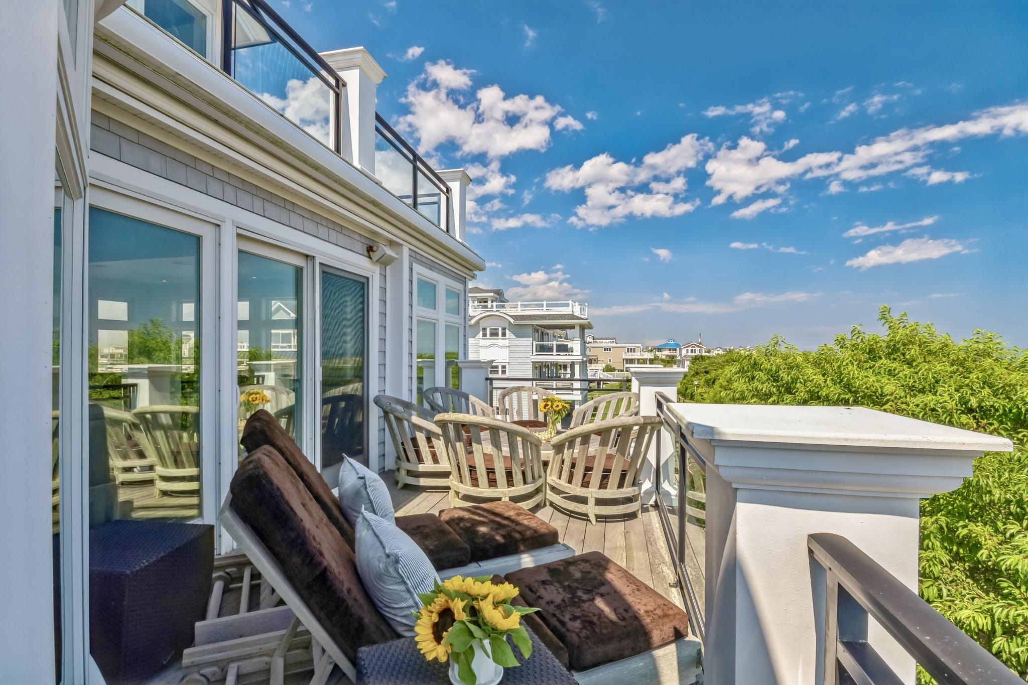 10 E Prescott Avenue