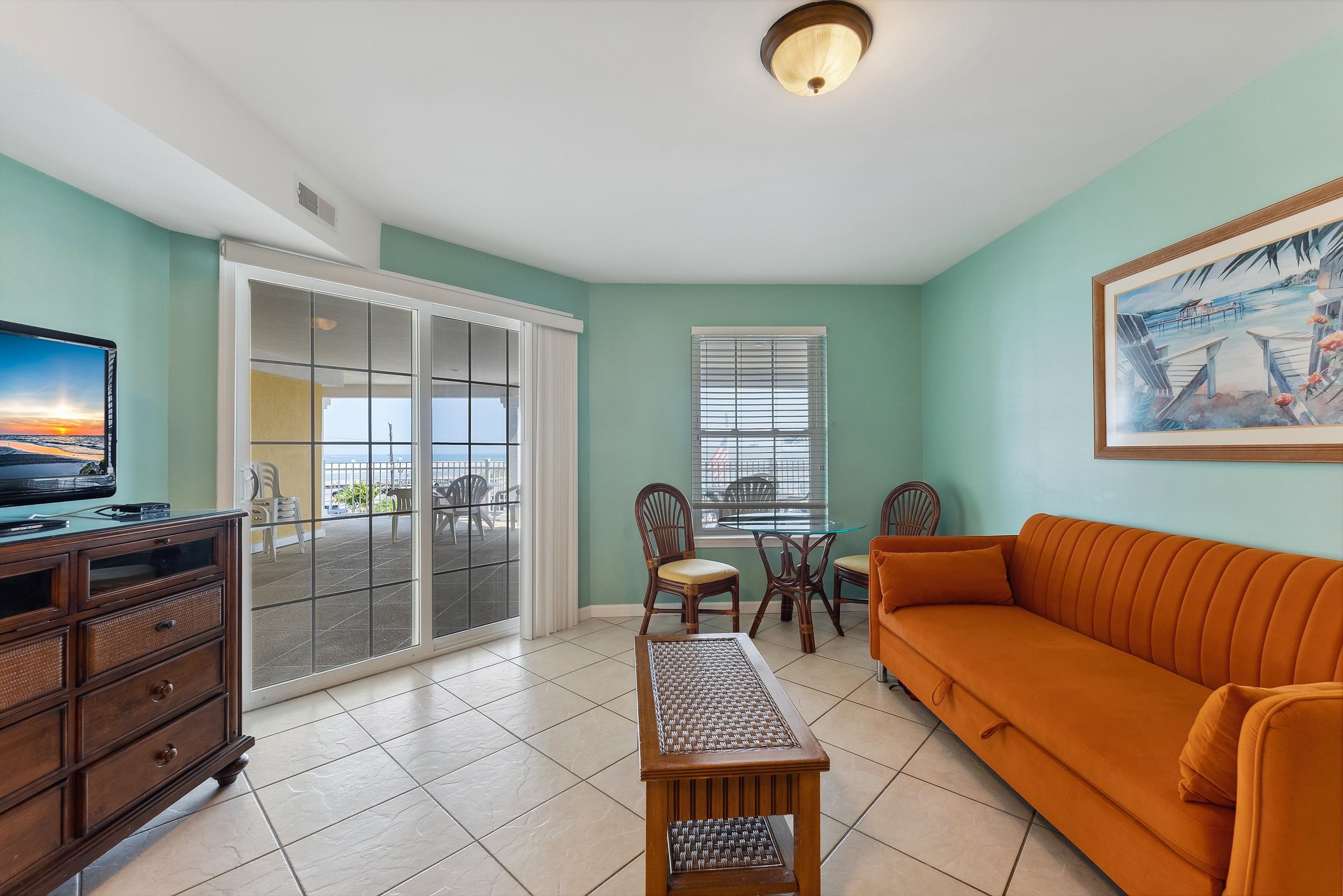 106 W Spruce Avenue Unit: 207