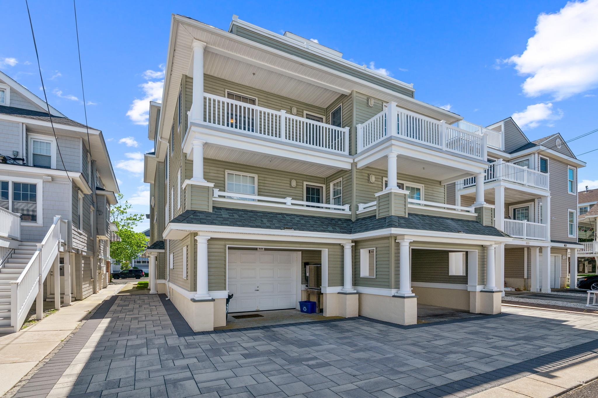 839 Park Place Unit: 2