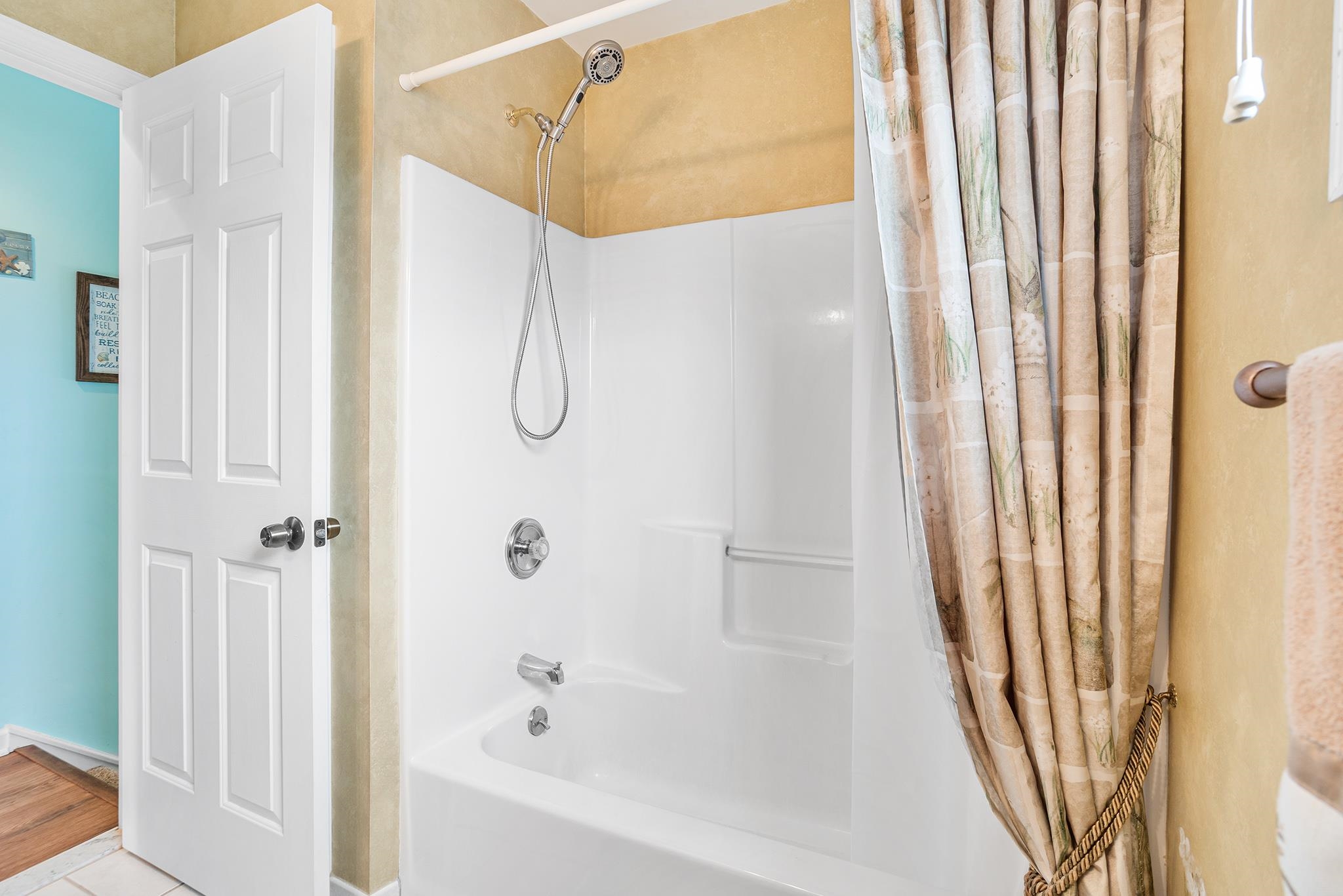 207 Asbury Avenue Unit: 2nd Floor
