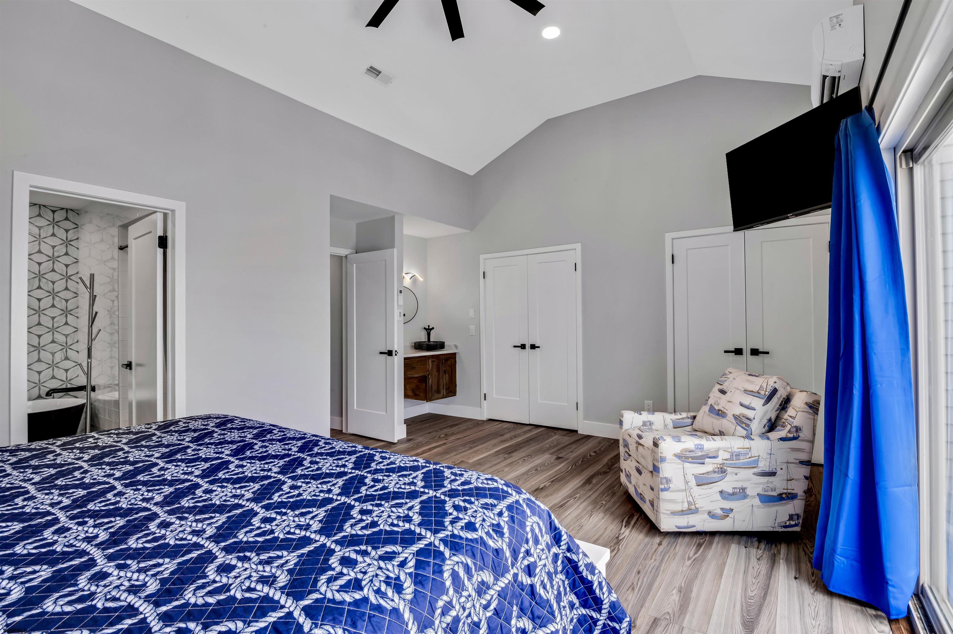 715 Bayshore Avenue Unit: 2