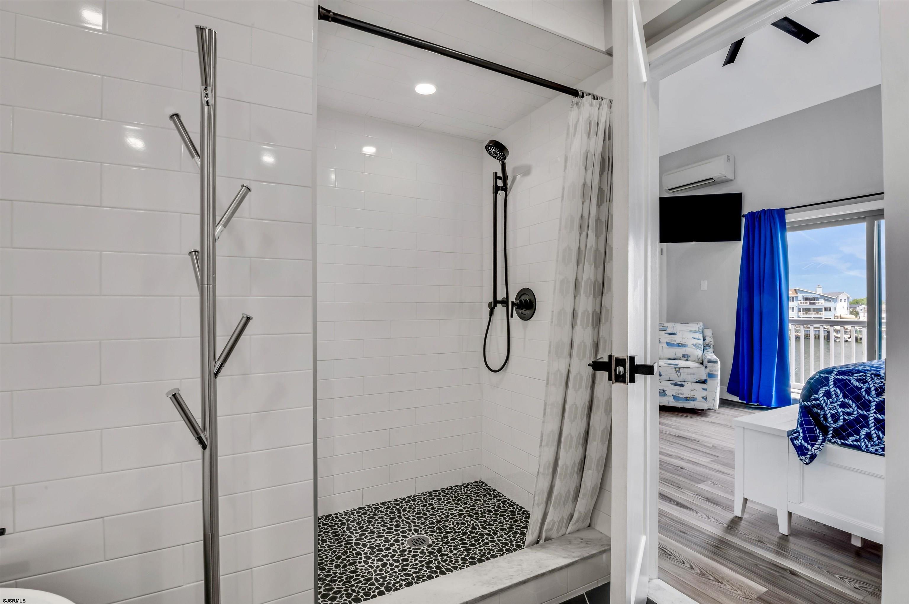 715 Bayshore Avenue Unit: 2