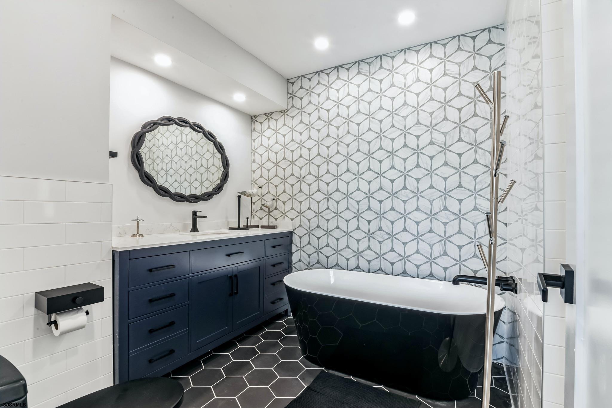 715 Bayshore Avenue Unit: 2