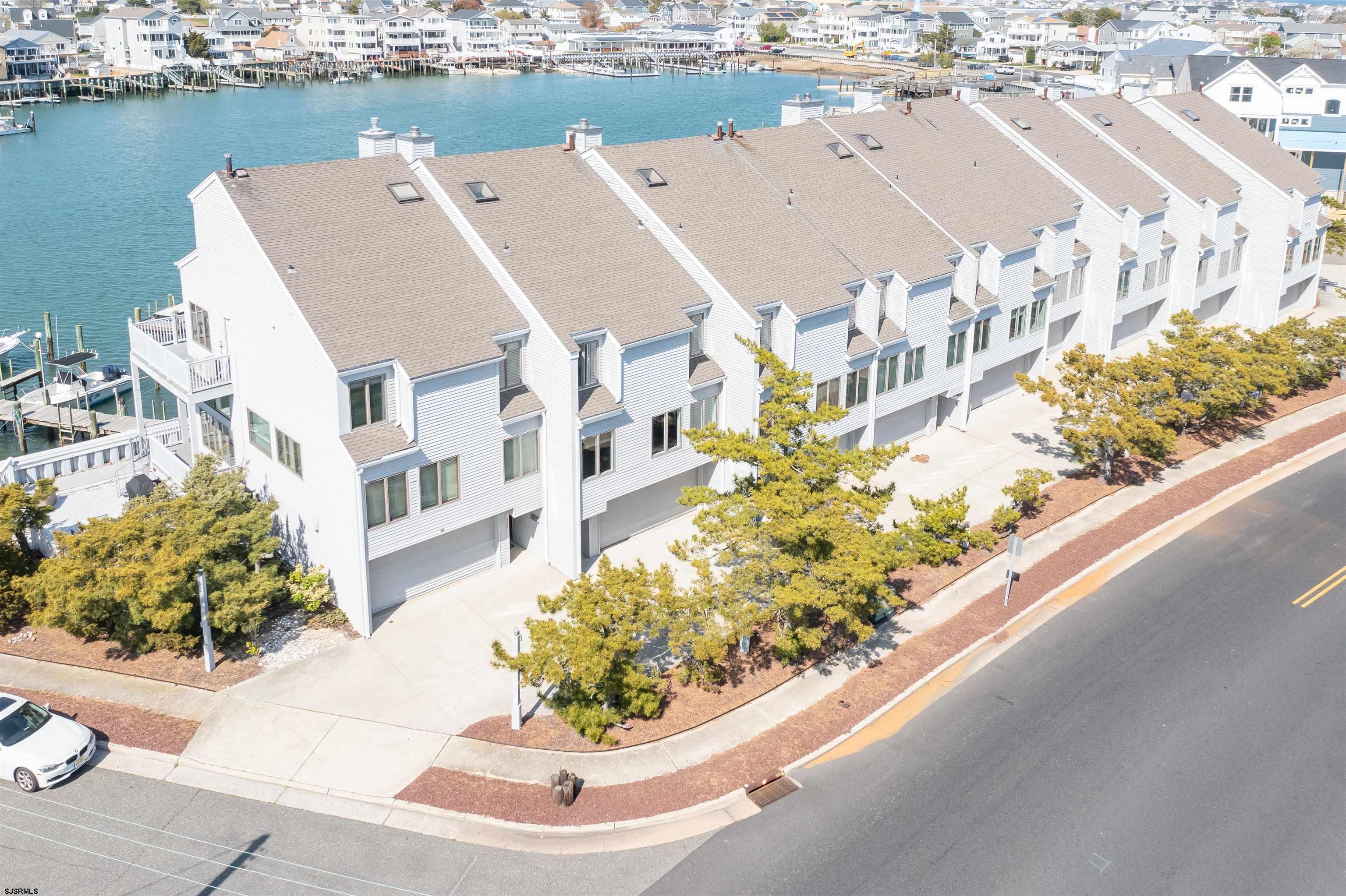 715 Bayshore Avenue Unit: 2