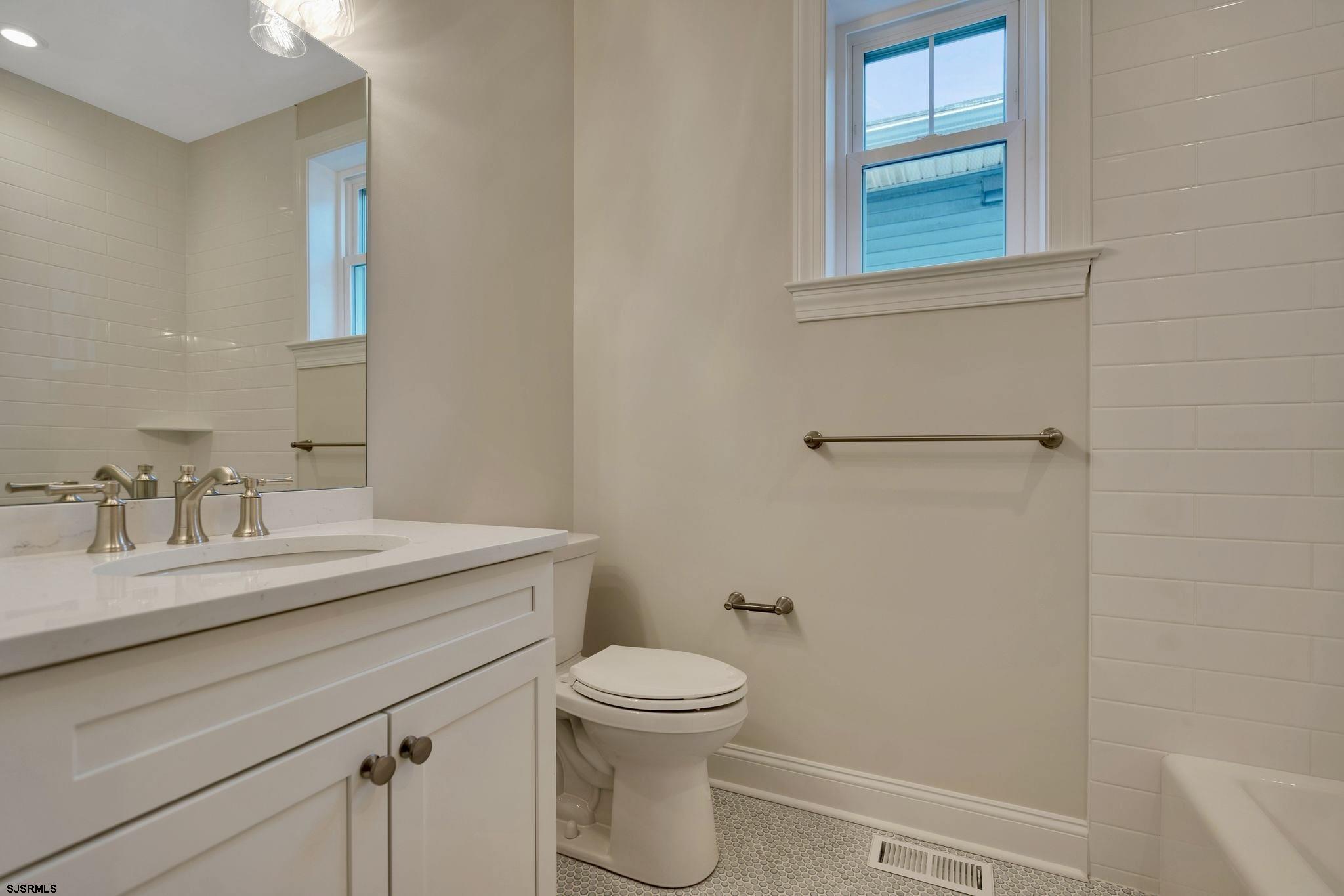 424 West Avenue Unit: 1