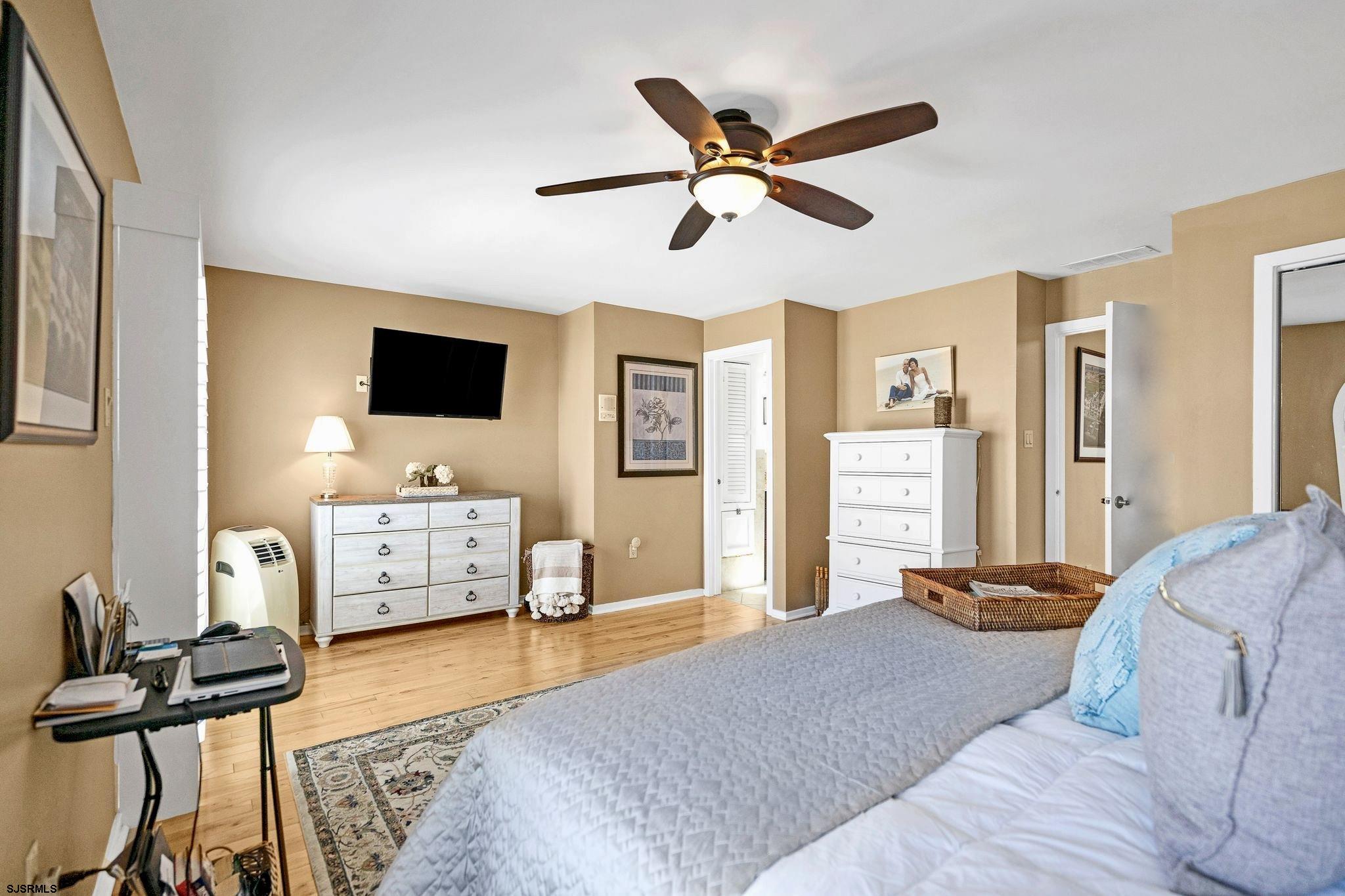 5 W 6th Street Unit: 5