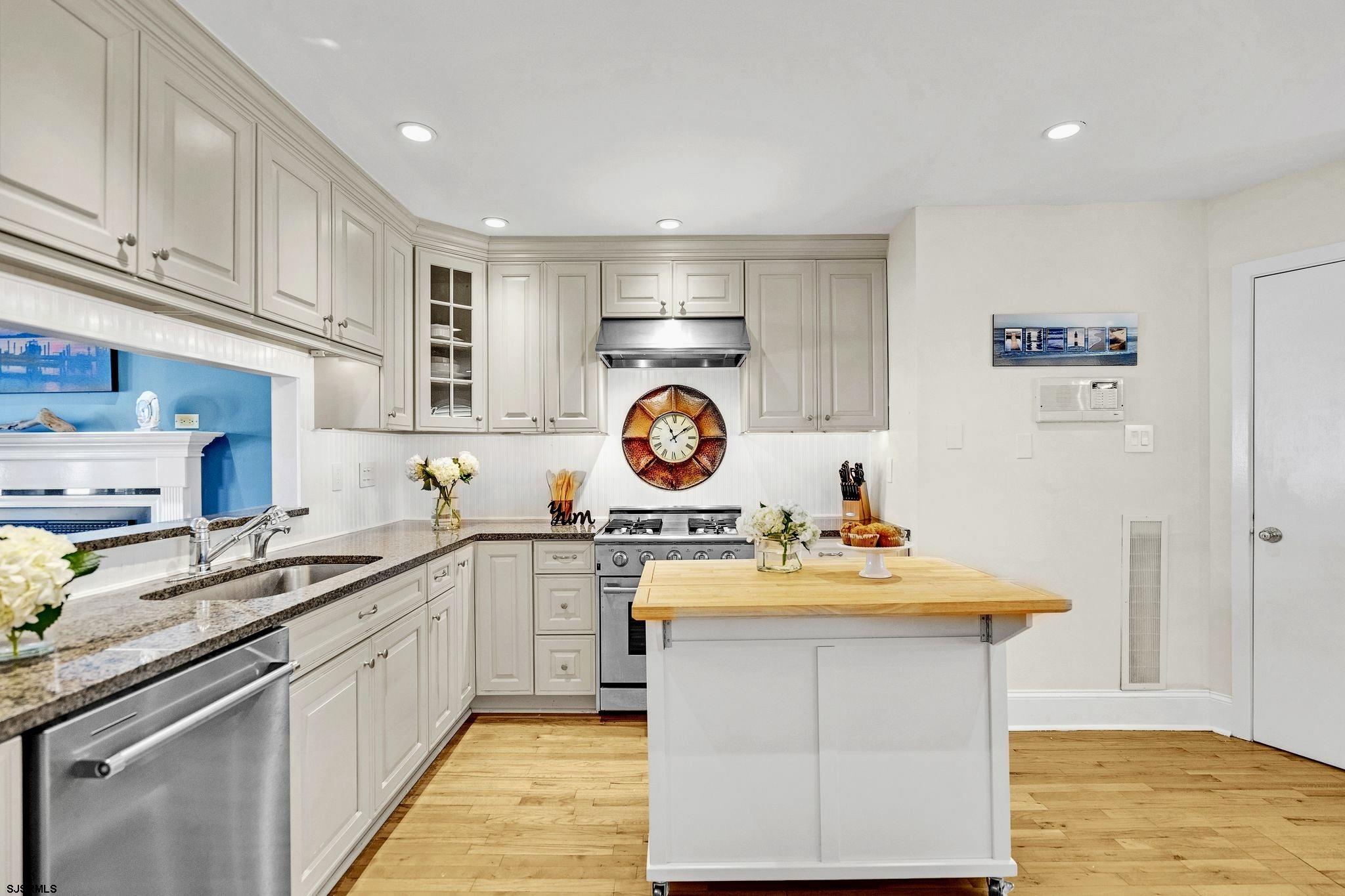 5 W 6th Street Unit: 5