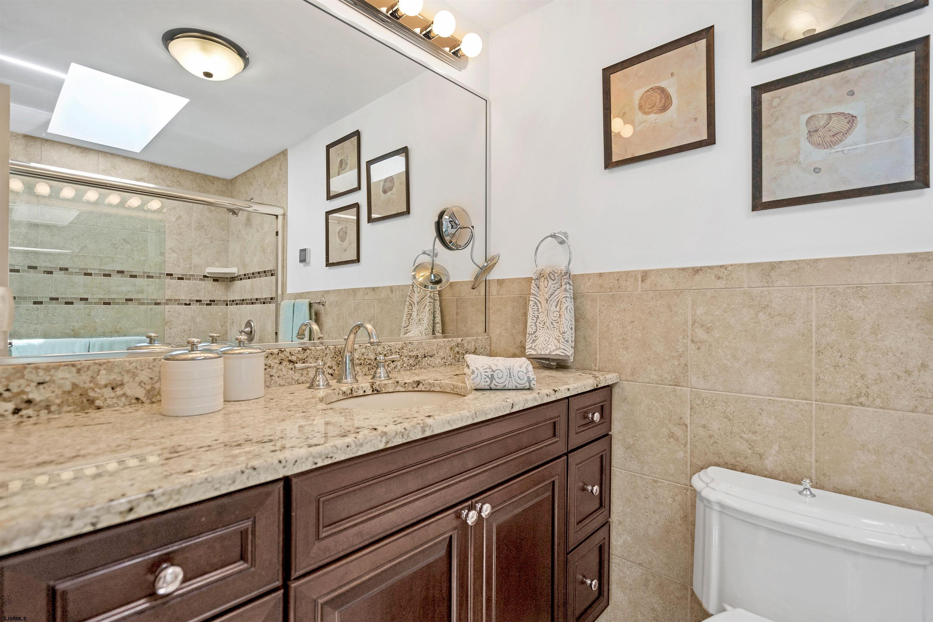 5 W 6th Street Unit: 5