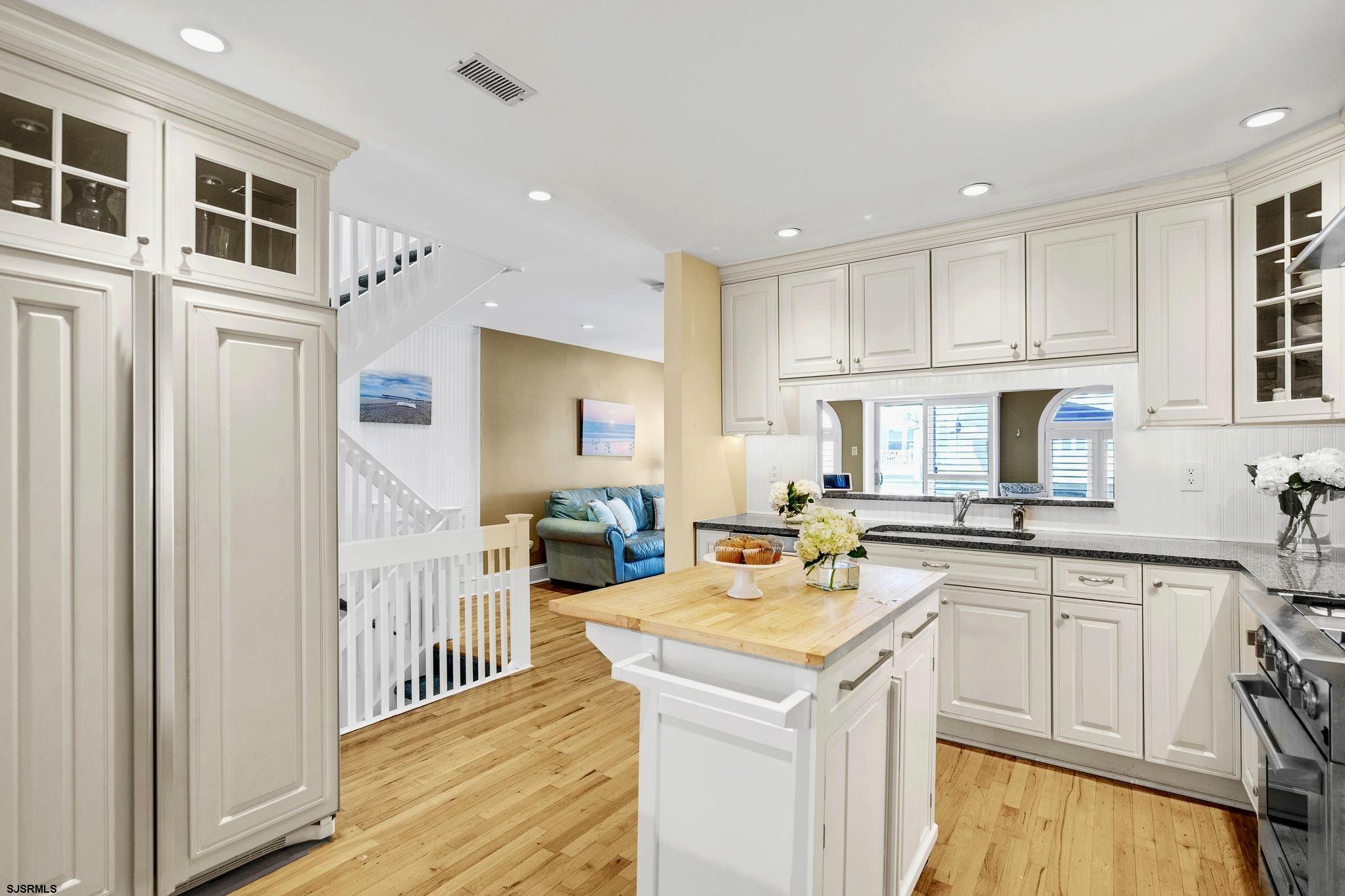 5 W 6th Street Unit: 5