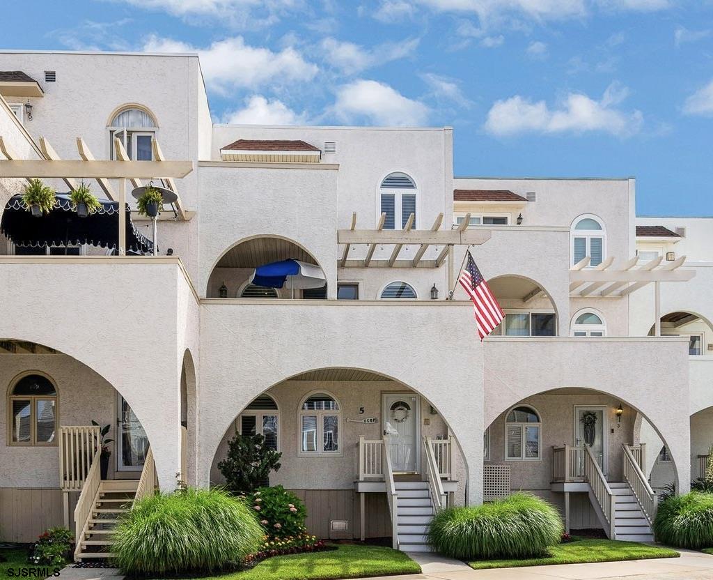 5 W 6th Street Unit: 5