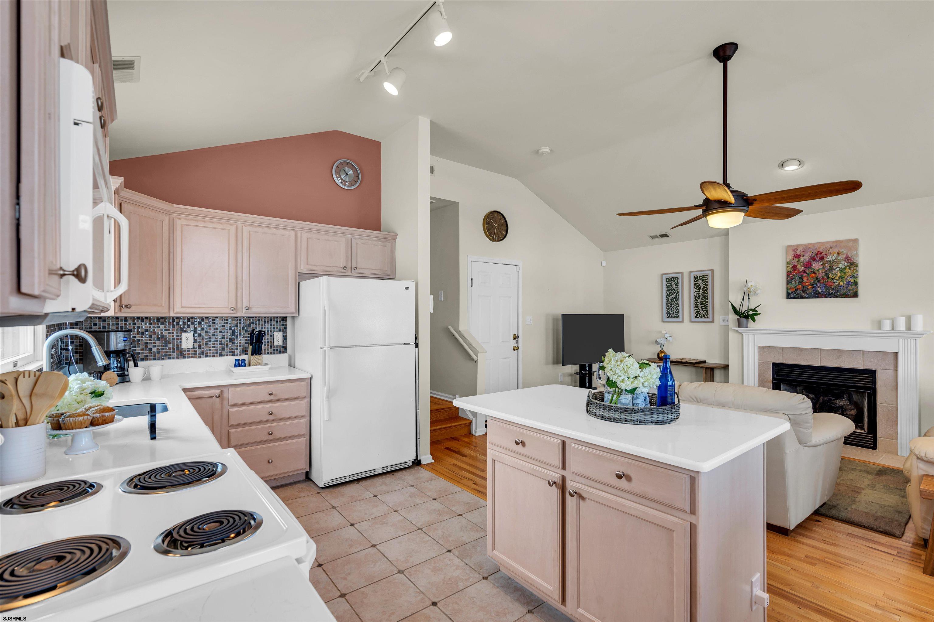 3611 West Ave Unit: 2