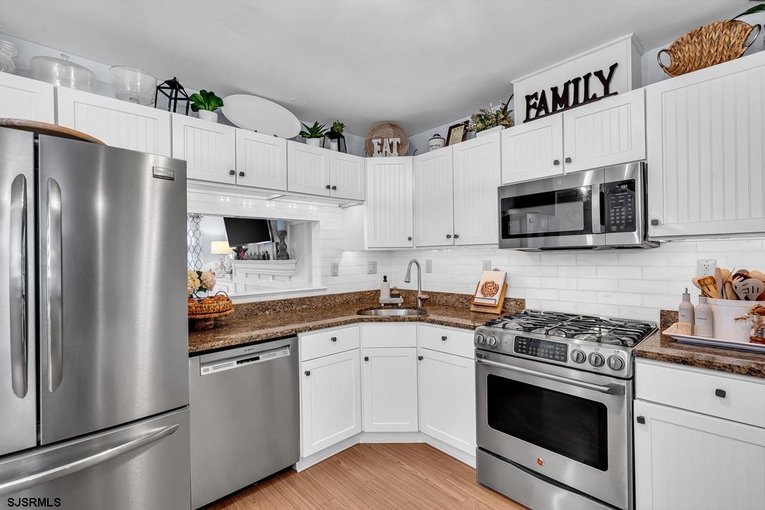 7 W 6th Street Unit: 7