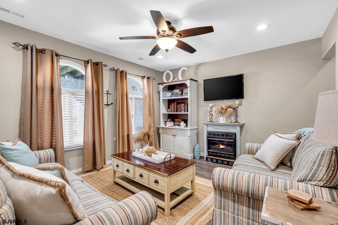 7 W 6th Street Unit: 7