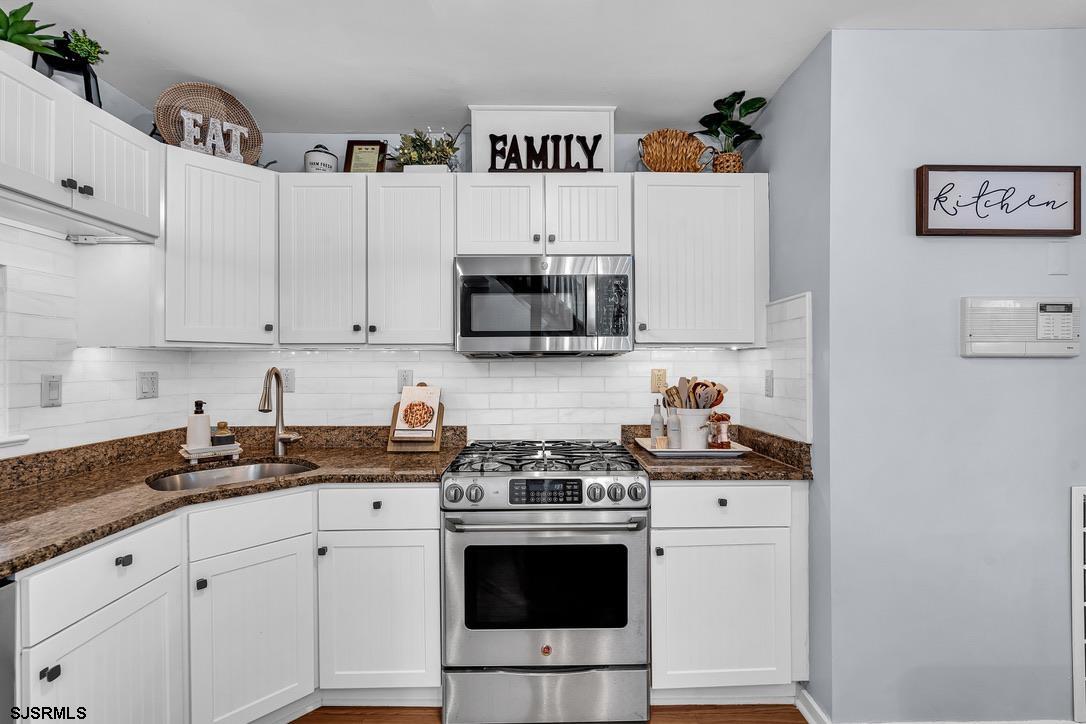 7 W 6th Street Unit: 7