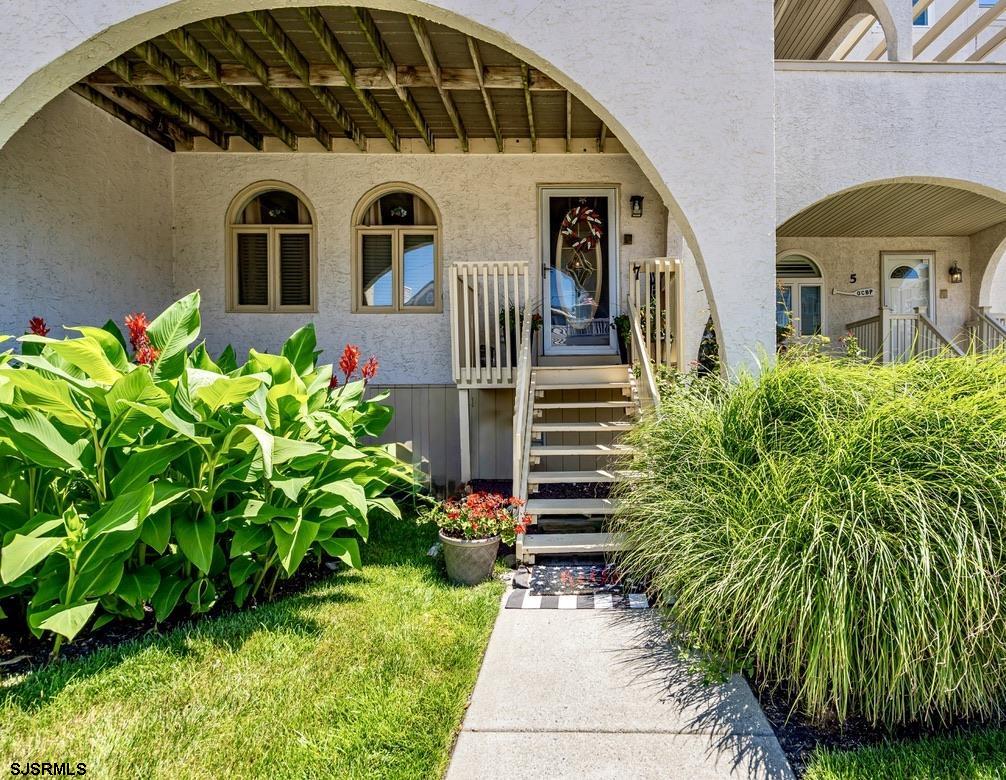 7 W 6th Street Unit: 7