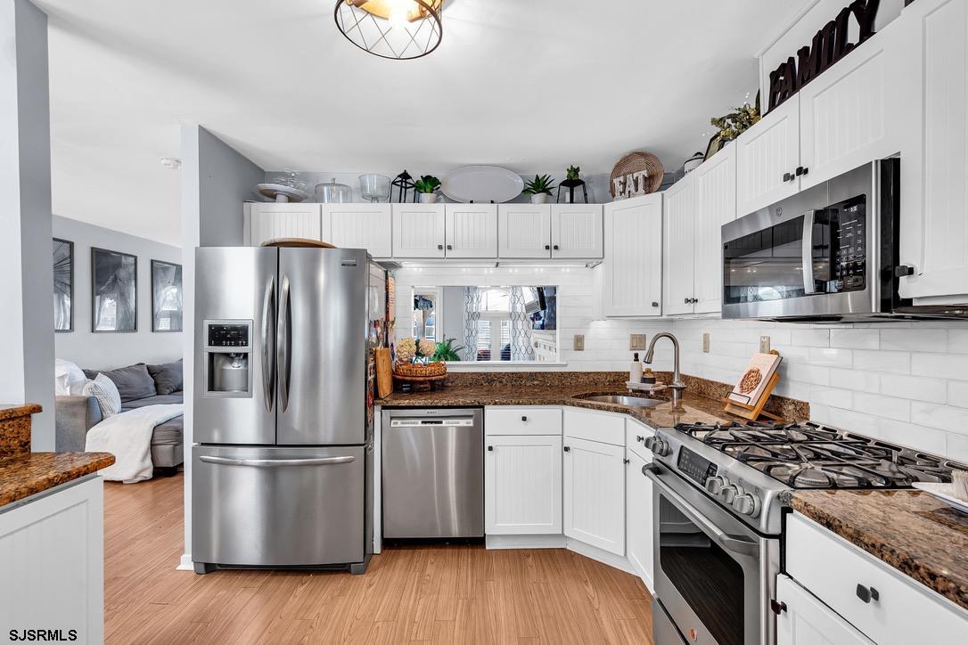 7 W 6th Street Unit: 7