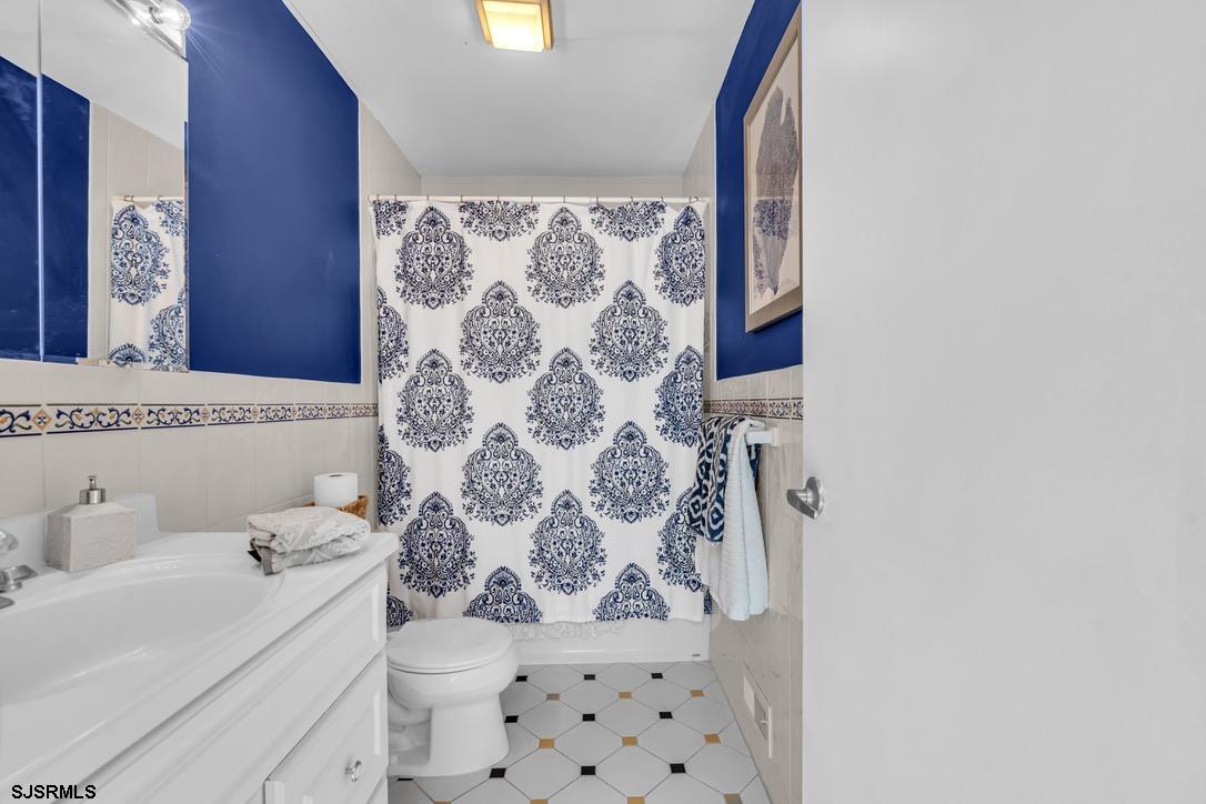 7 W 6th Street Unit: 7