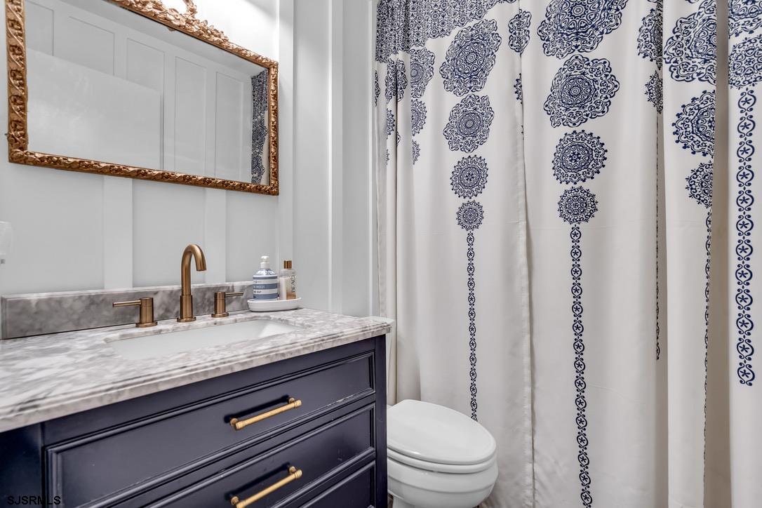 7 W 6th Street Unit: 7