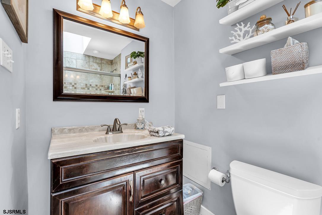 7 W 6th Street Unit: 7