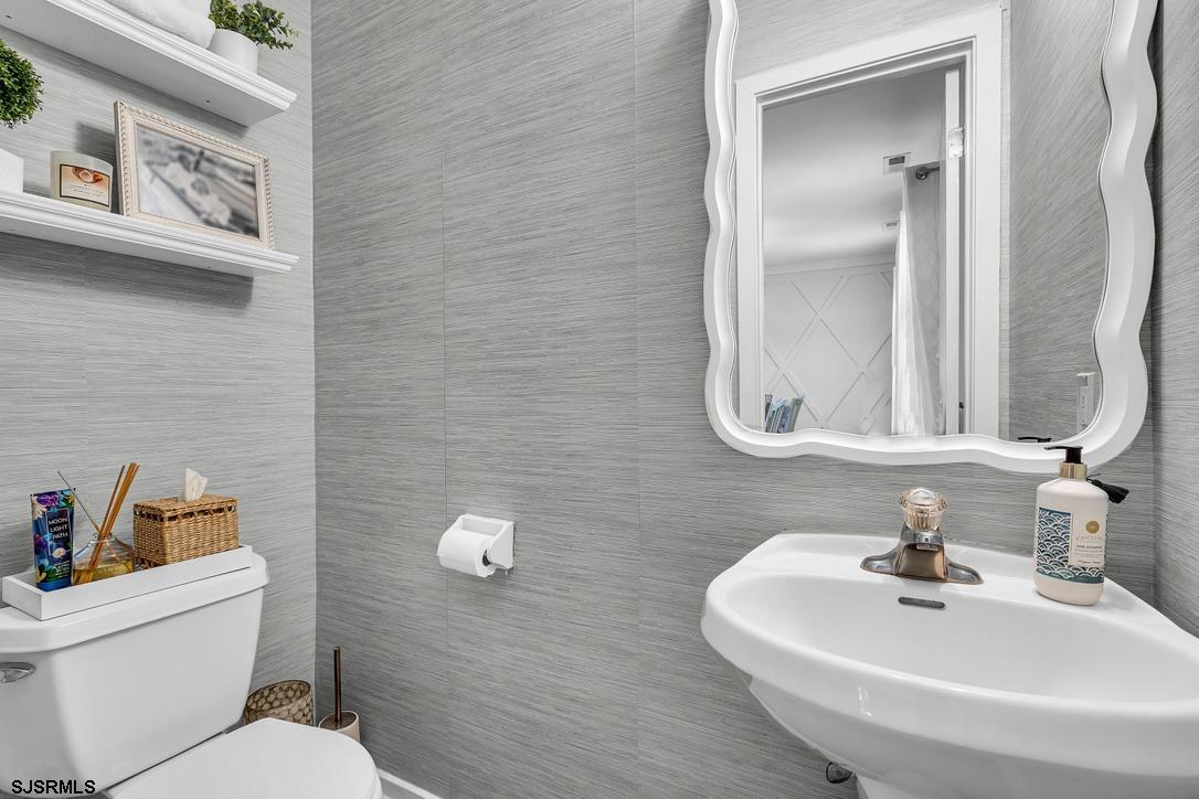 7 W 6th Street Unit: 7