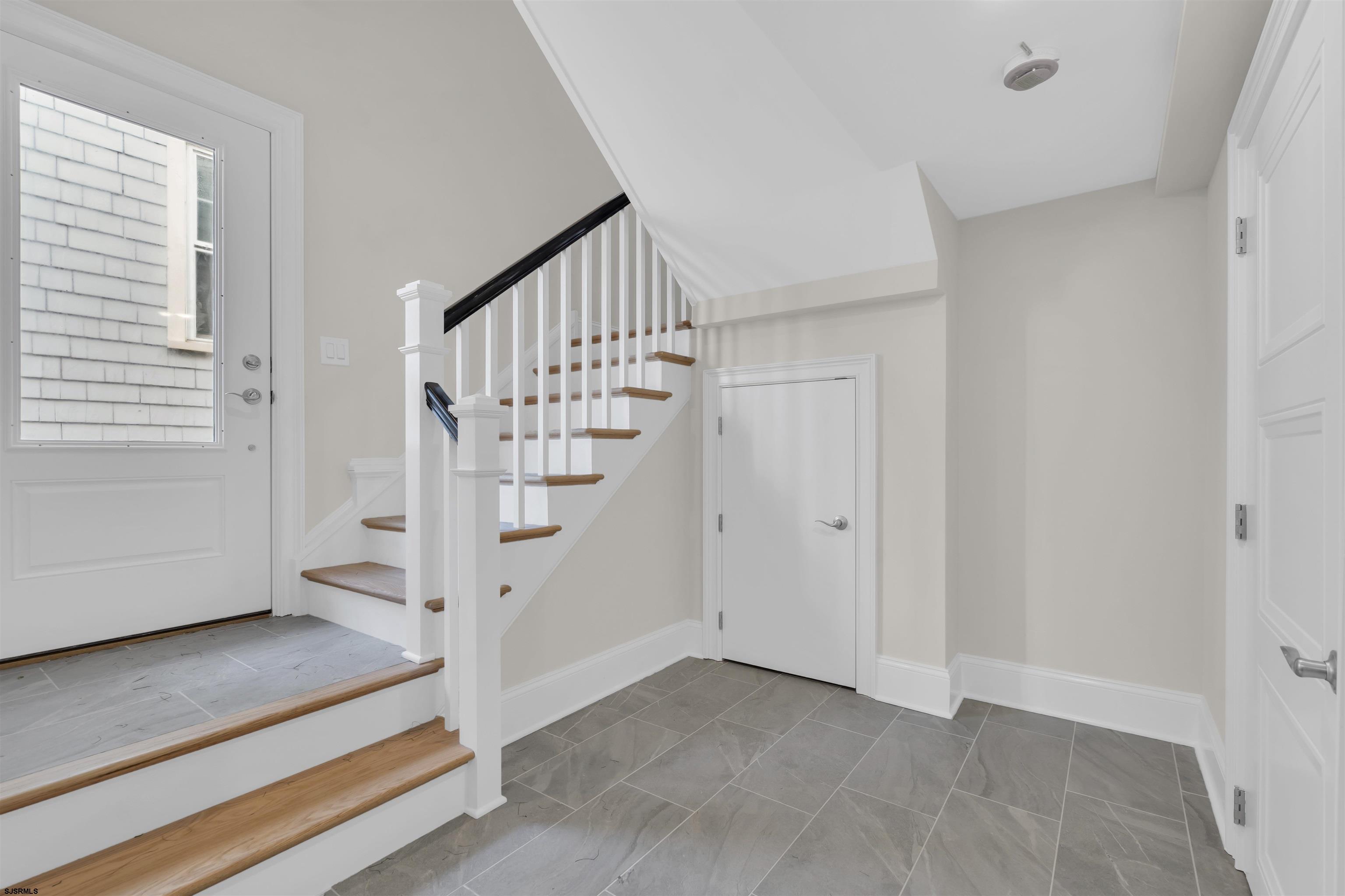 811 2nd Street Unit: 2