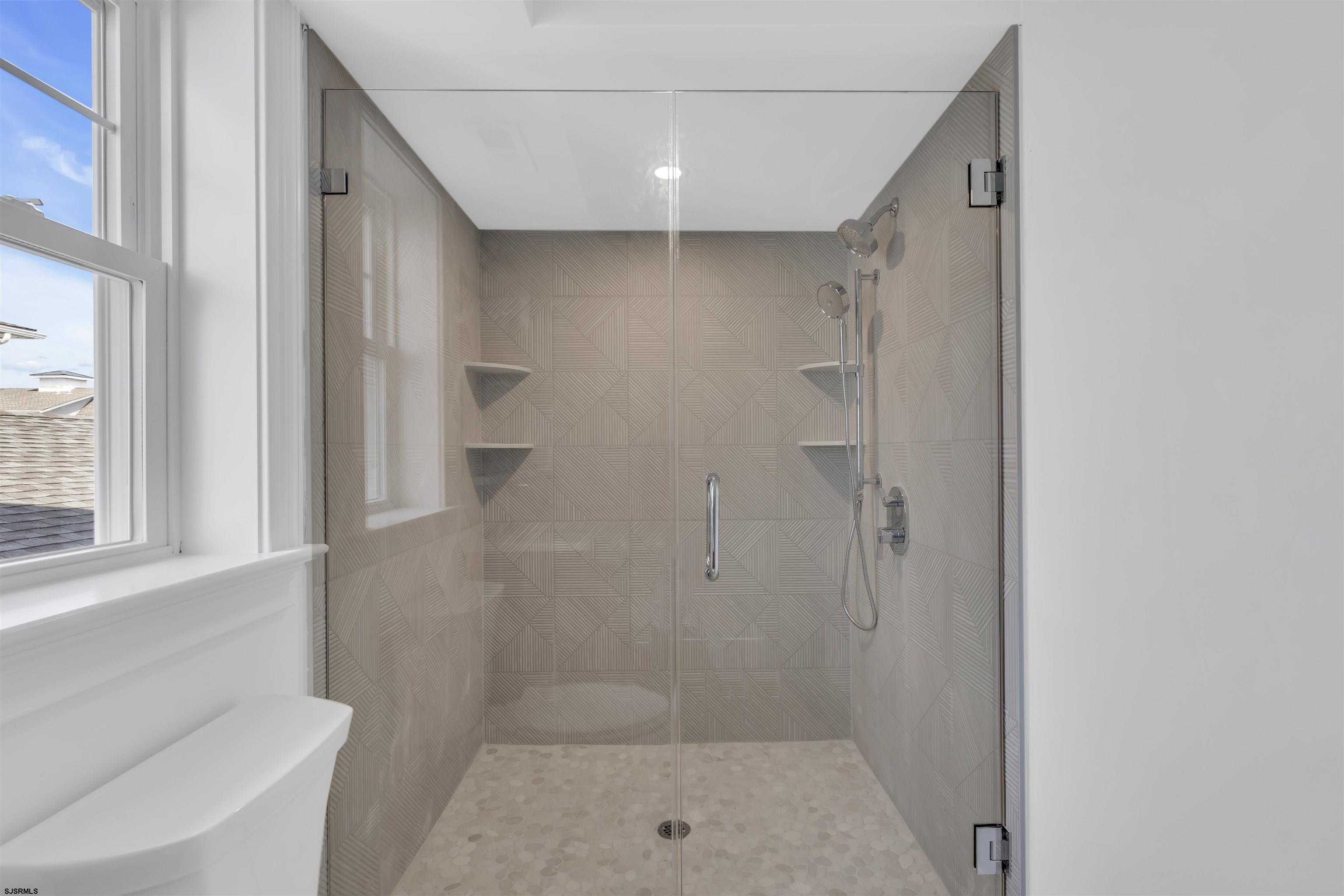 811 2nd Street Unit: 2