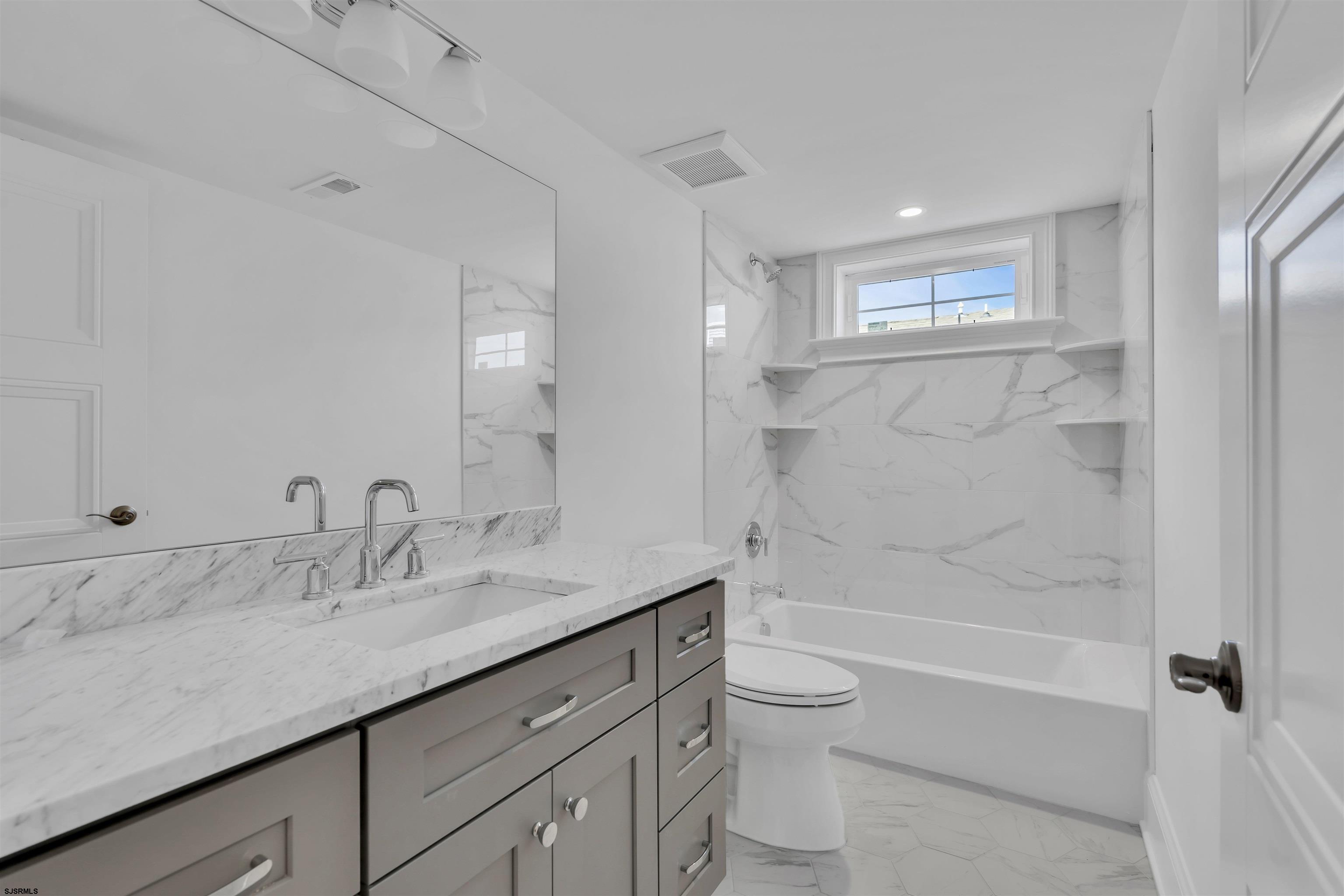 811 2nd Street Unit: 2